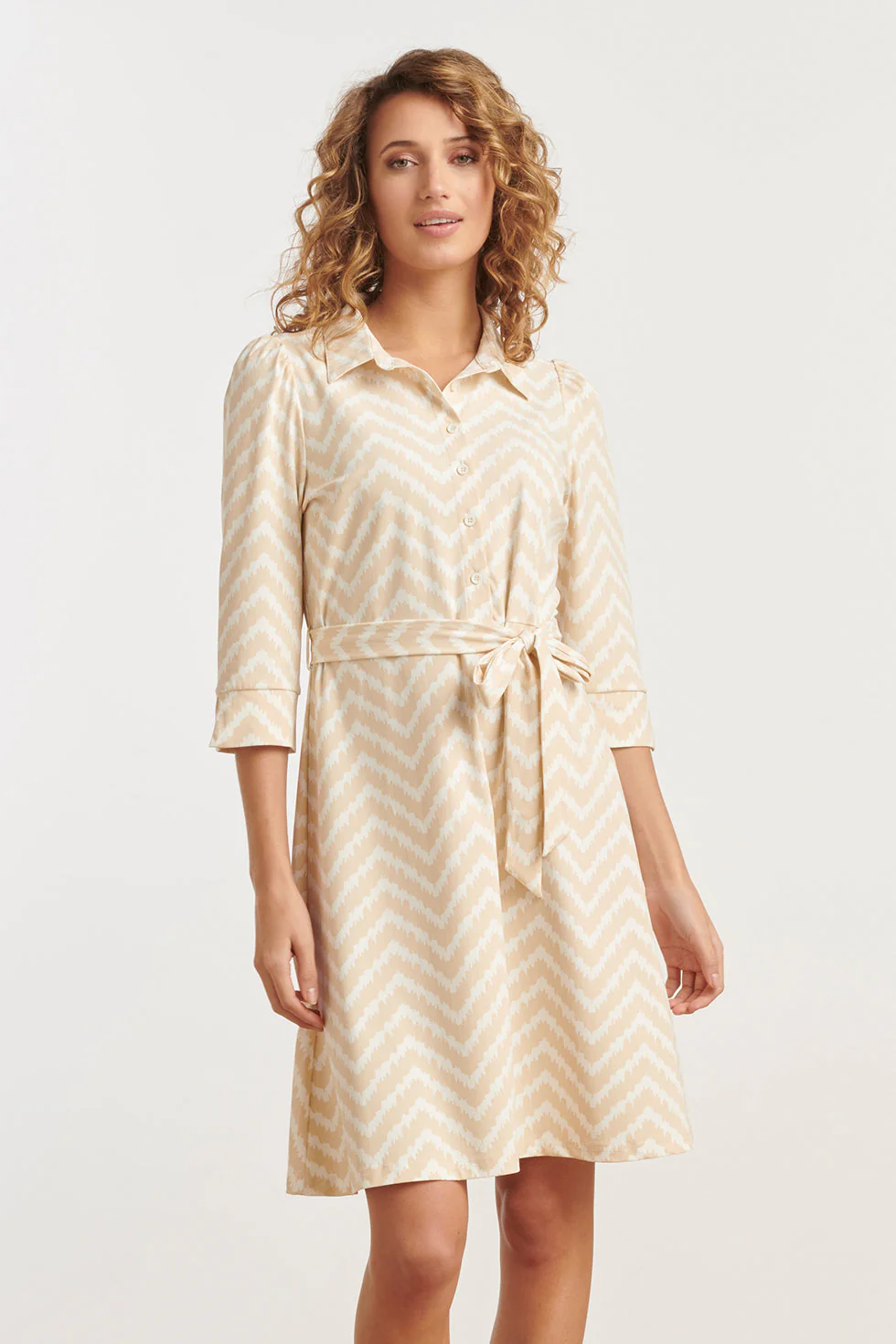 25244 Offwhite Zigzag Geprinte Jurktravelkwaliteit | Off White - Sand