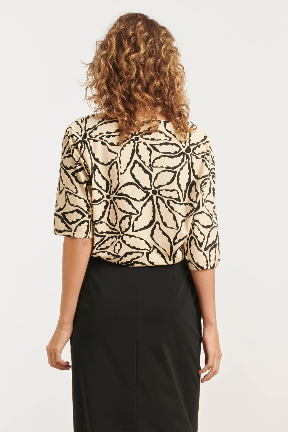 25258  Bloemenprint Toptravelkwaliteit | Sand - Black - Image 6