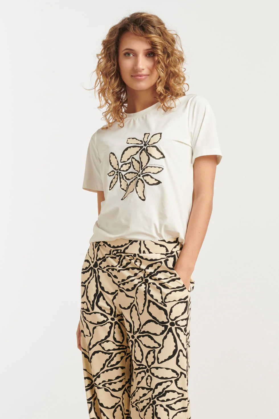 25261 Te T-Shirt Met Bloemenprinttravelkwaliteit | White - Muticolour