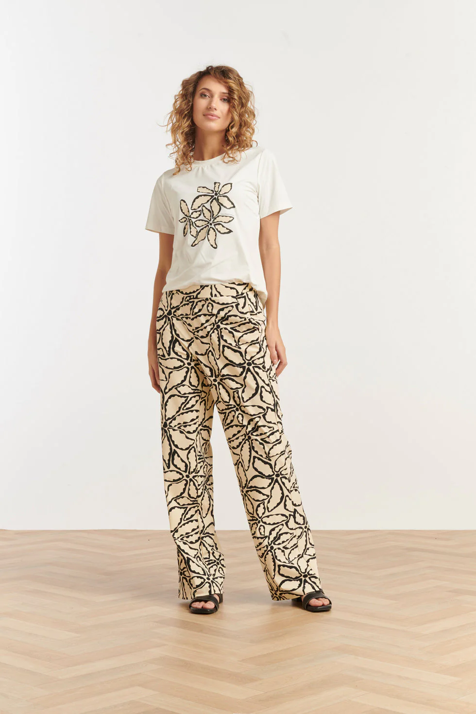 25261 Te T-Shirt Met Bloemenprinttravelkwaliteit | White - Muticolour - Image 3