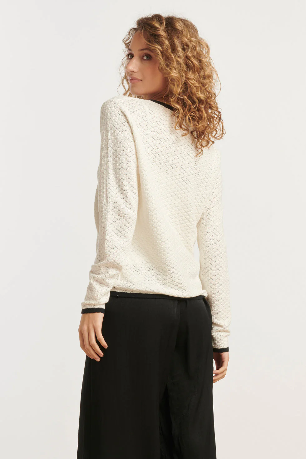 25265 Off White Knitted Cardigan Met E Contrast Details | Off White - Black - Image 6