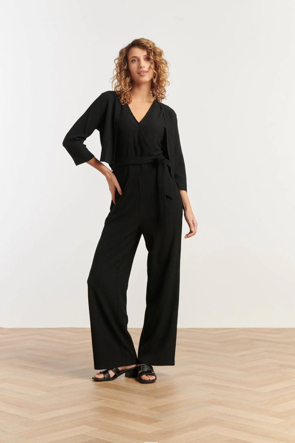 25271 E Stretchy Crinkle Bolero | Black - Image 3