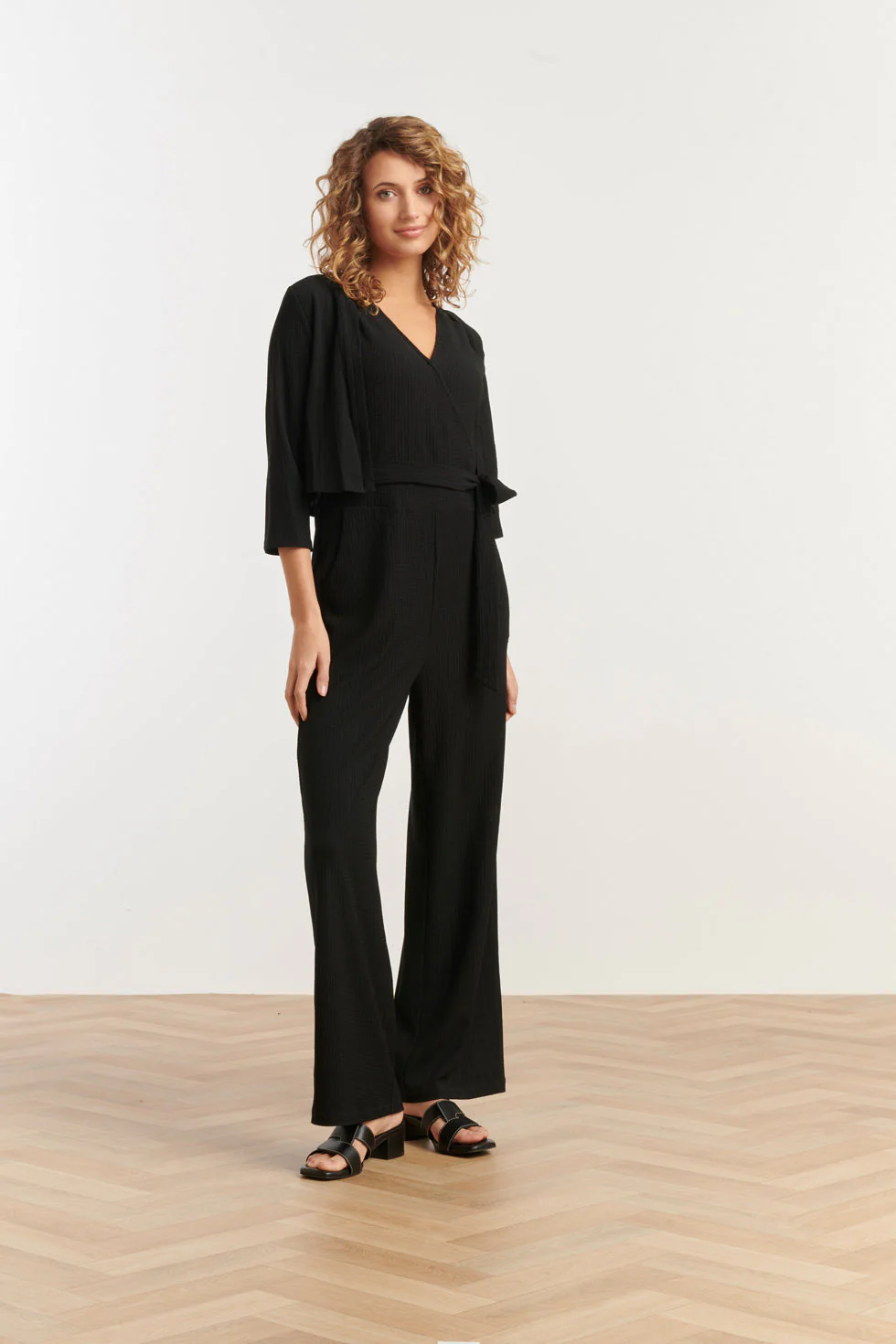 25271 E Stretchy Crinkle Bolero | Black - Image 4