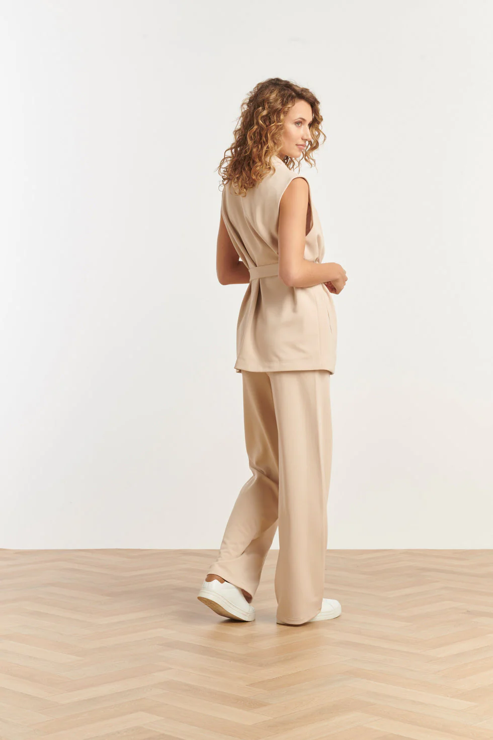 25273  Stretch Gilet Met Riem | Sand - Image 5
