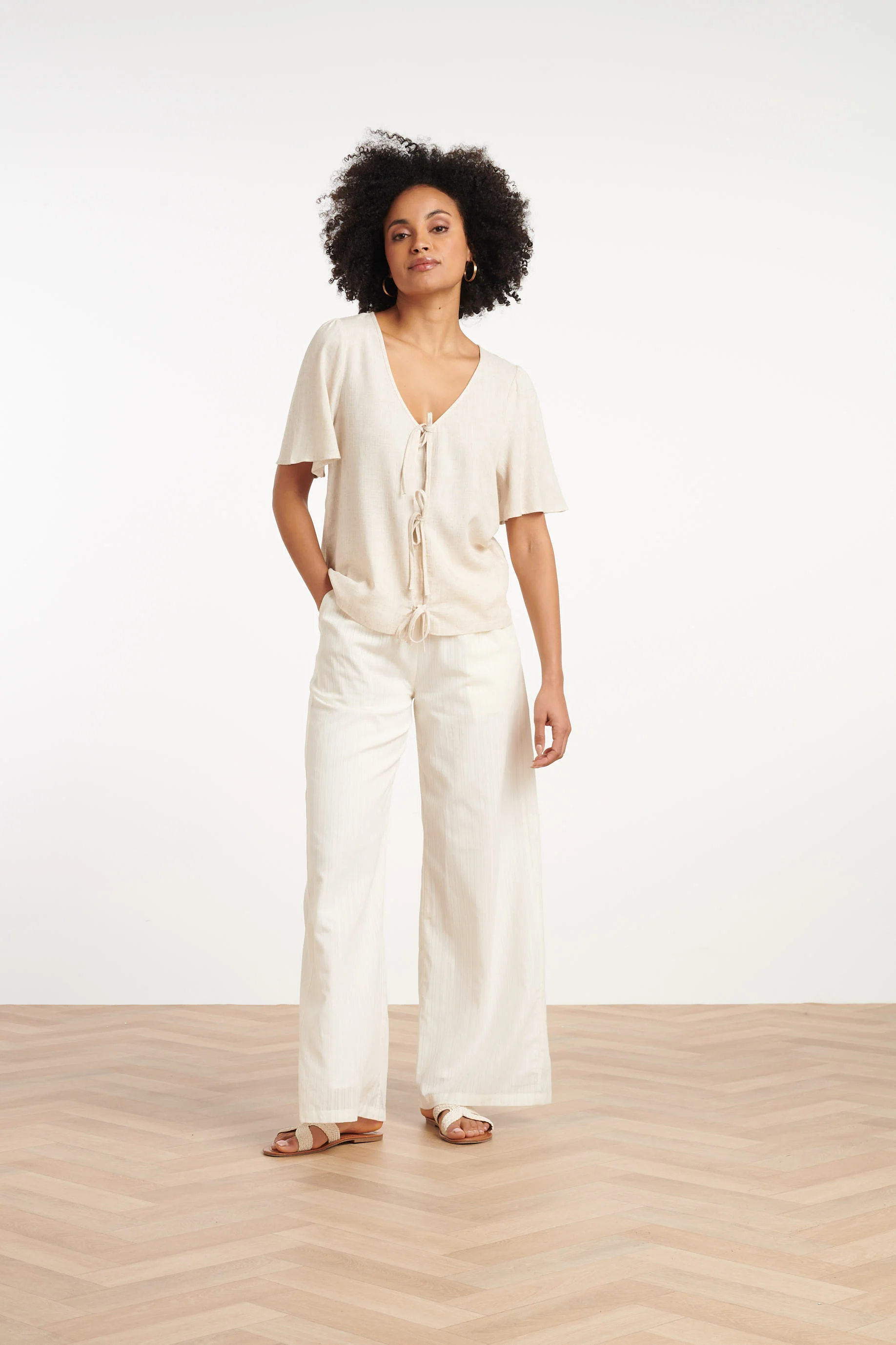 25311, Tops | Sand
