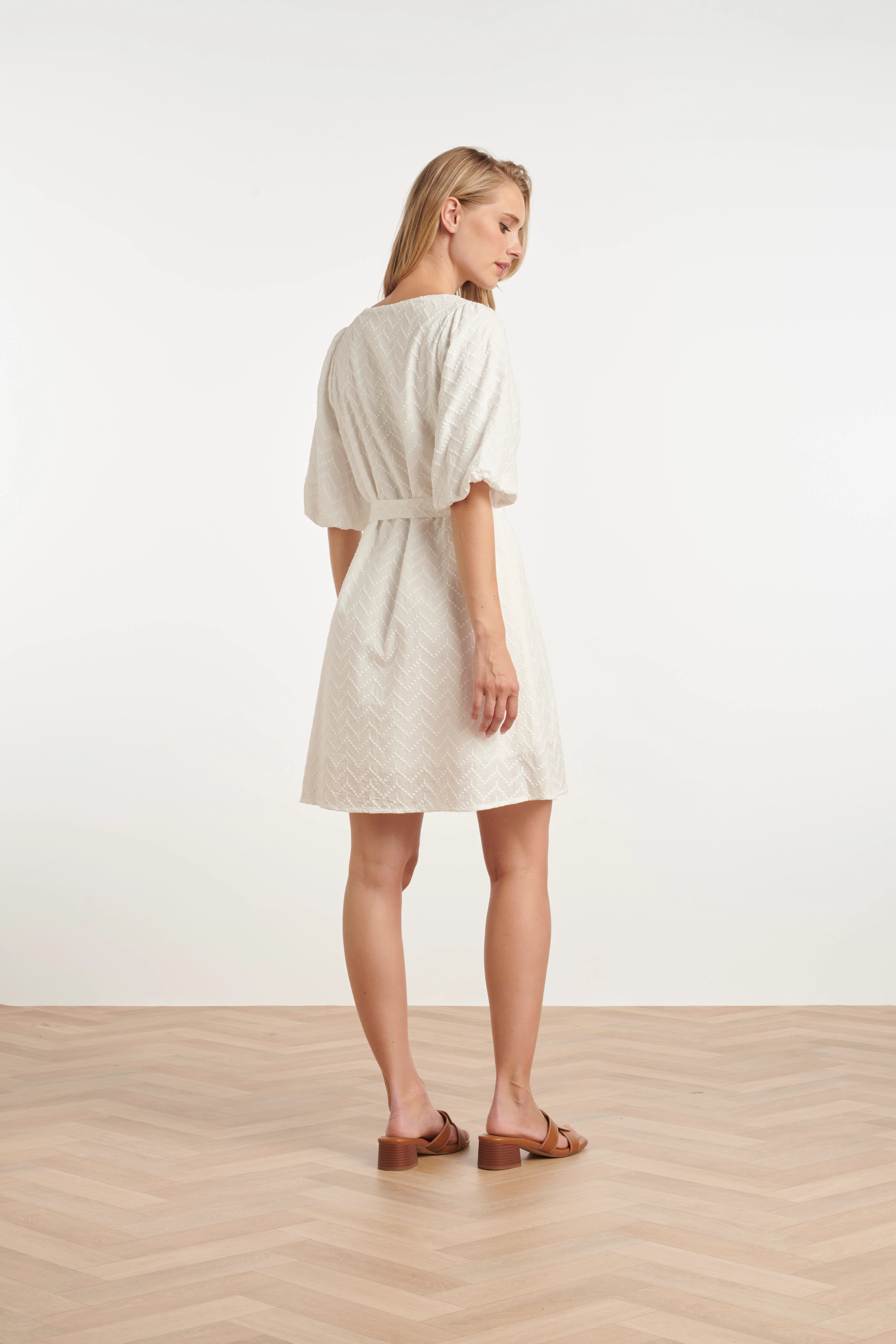 25318, Jurken | White - Image 4