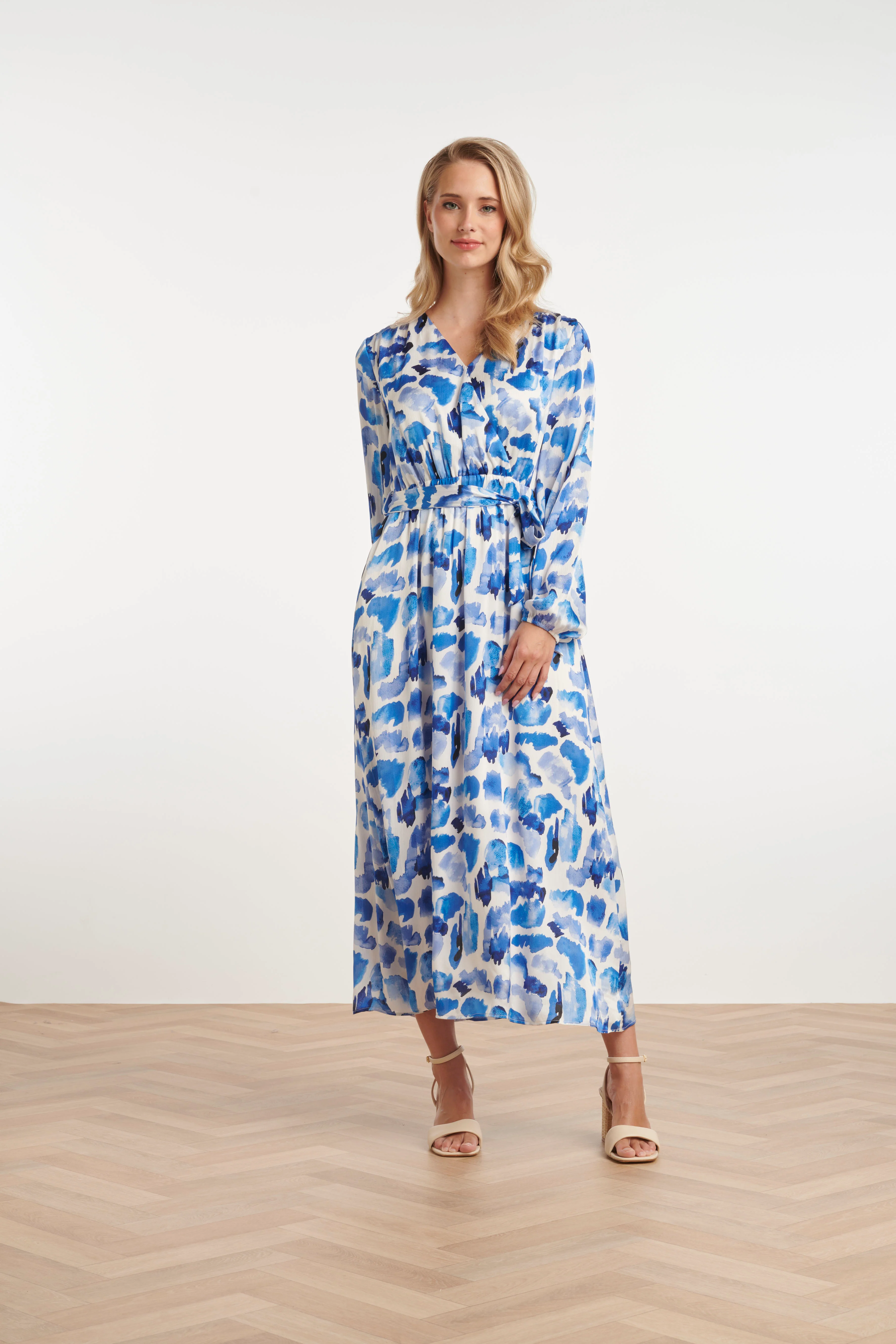 25364, Jurken | White - Blue
