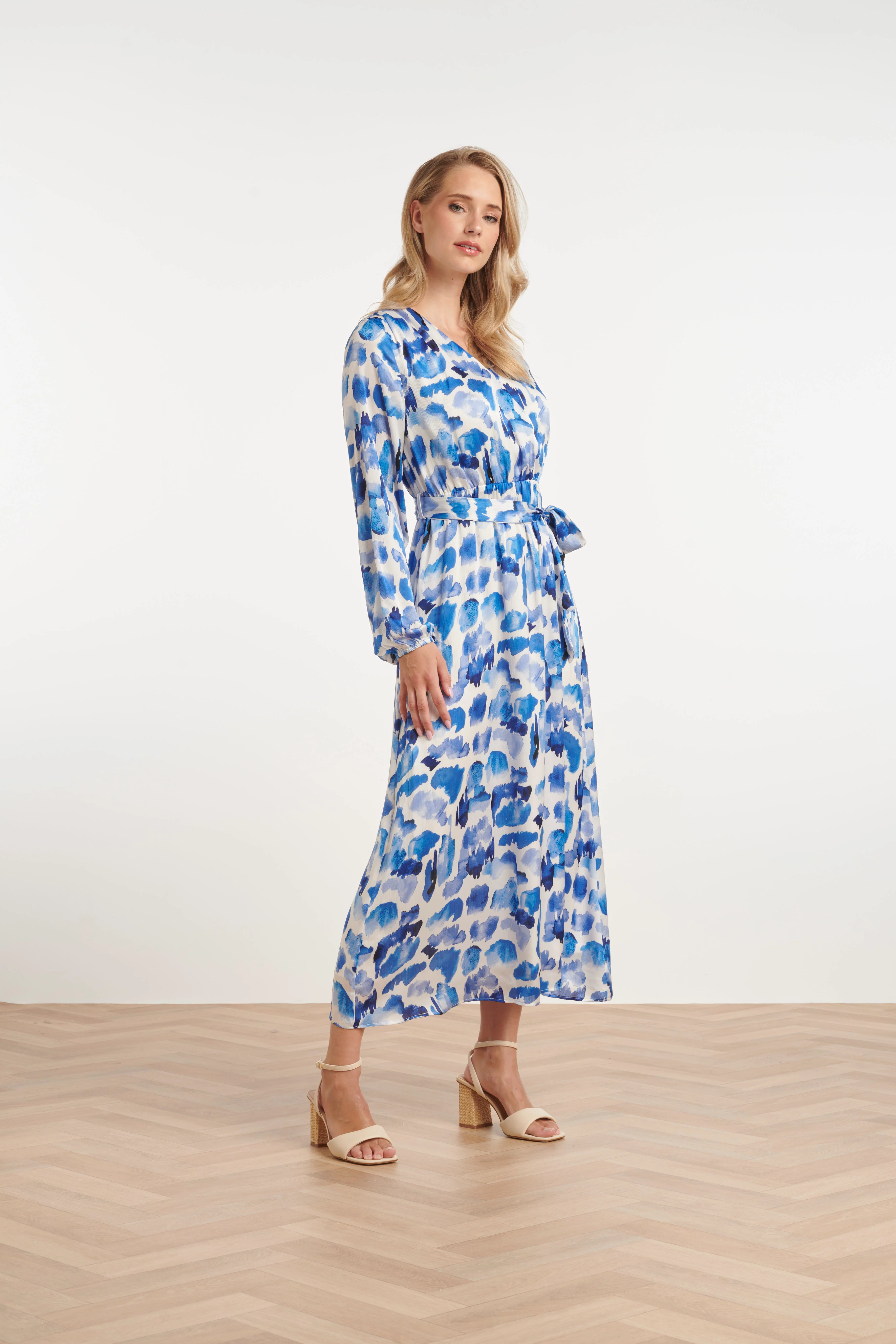 25364, Jurken | White - Blue - Image 3