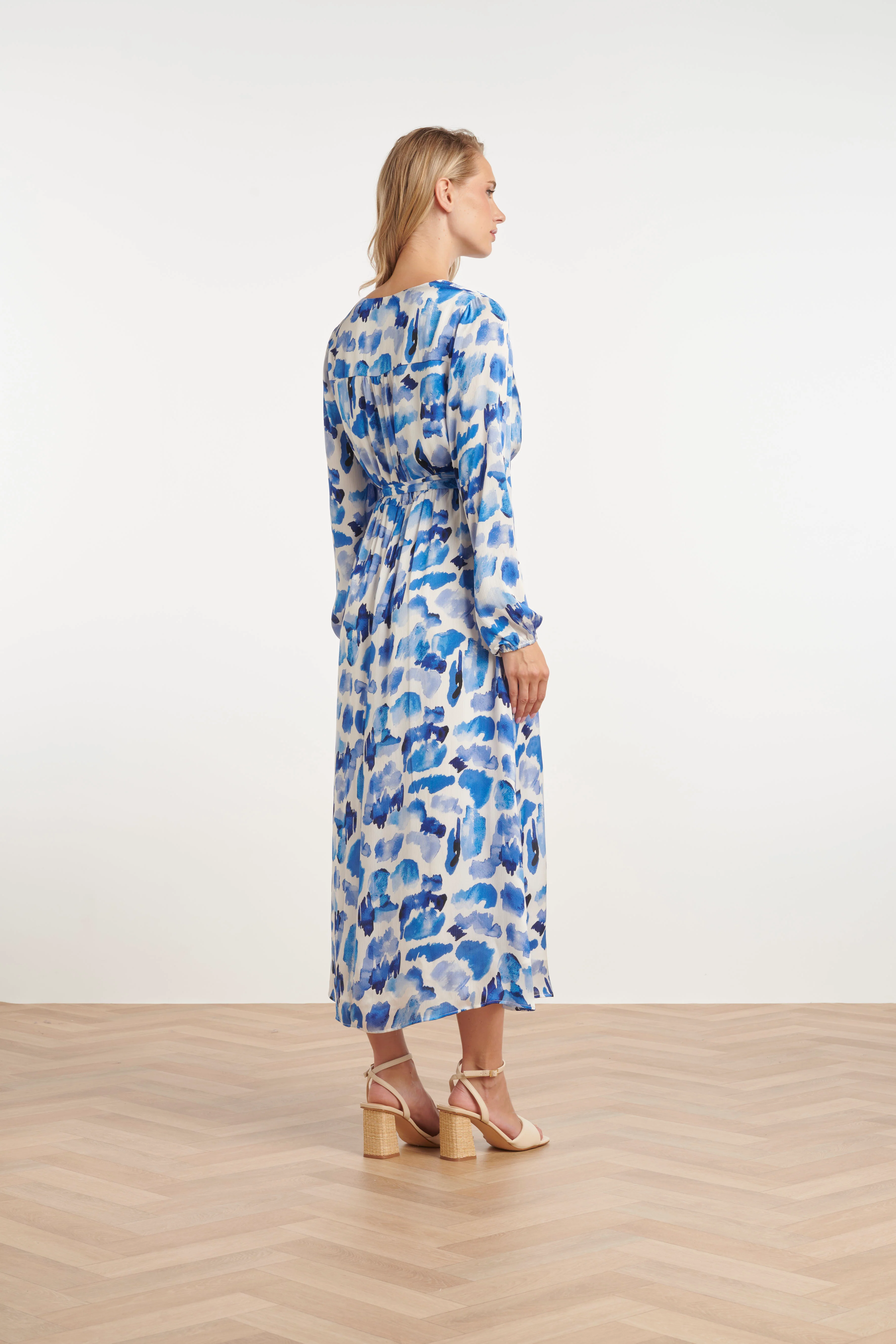 25364, Jurken | White - Blue - Image 4