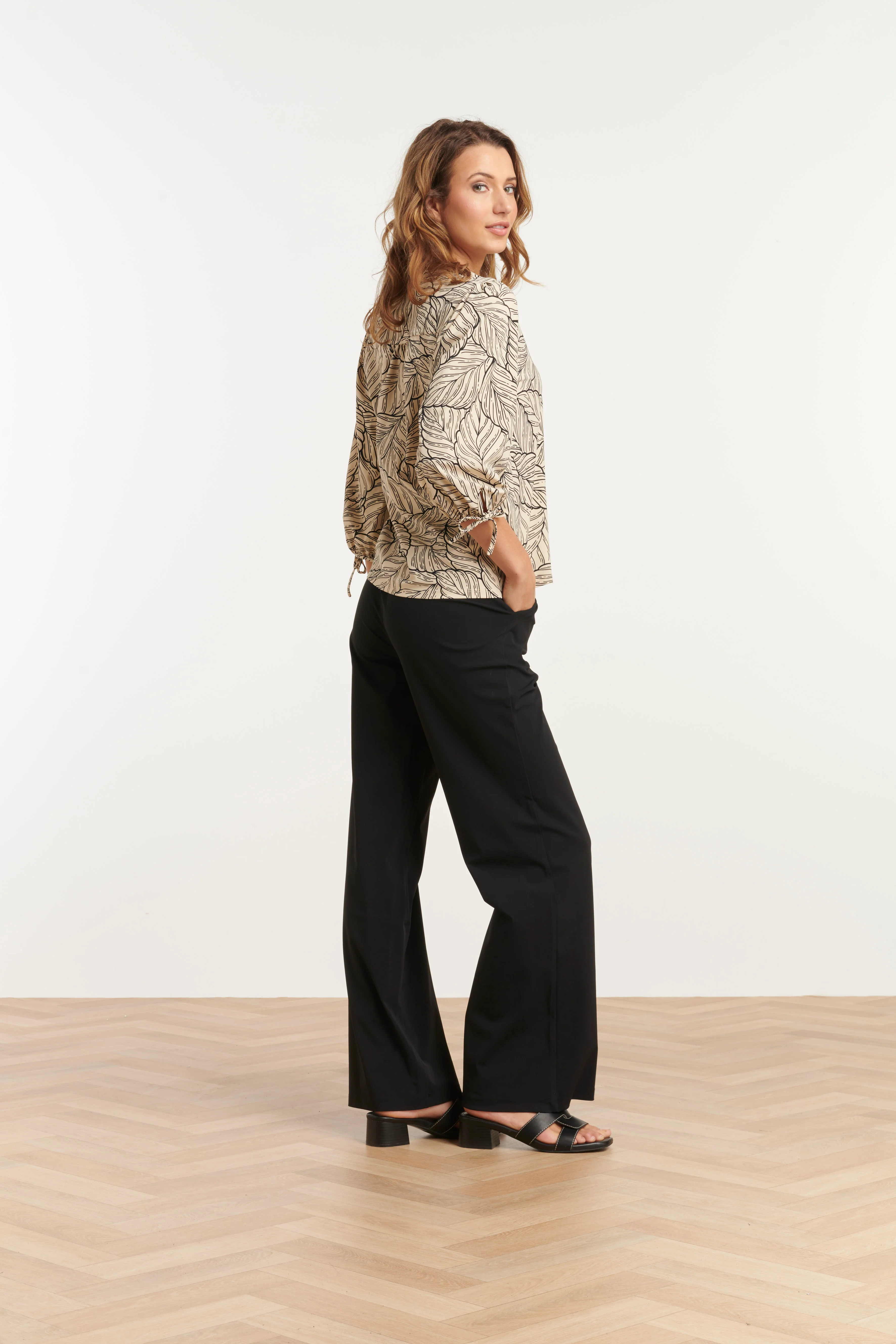 25395, Tops | Sand - Black - Image 4