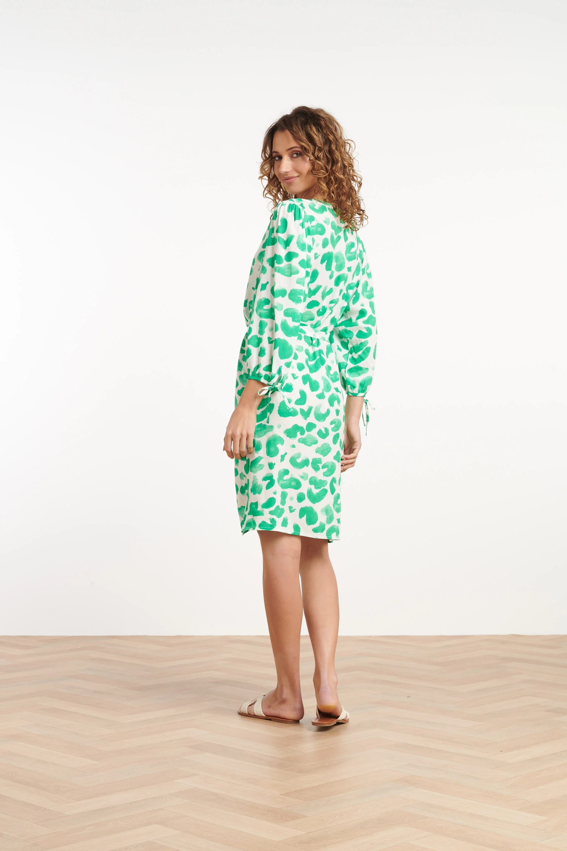 25410, Jurken | White - Green - Image 4