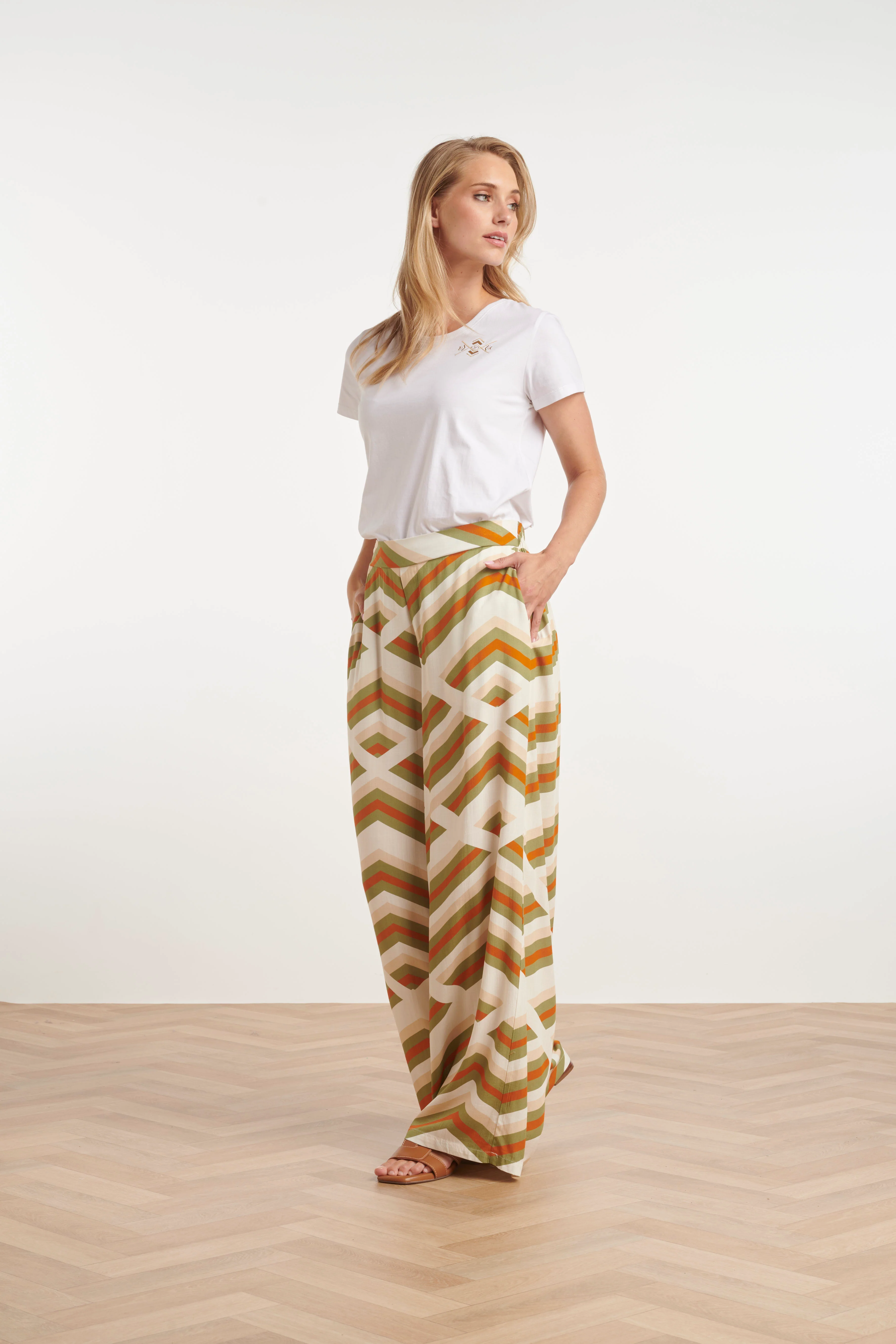 25429, Tops | White - Muticolour - Image 2