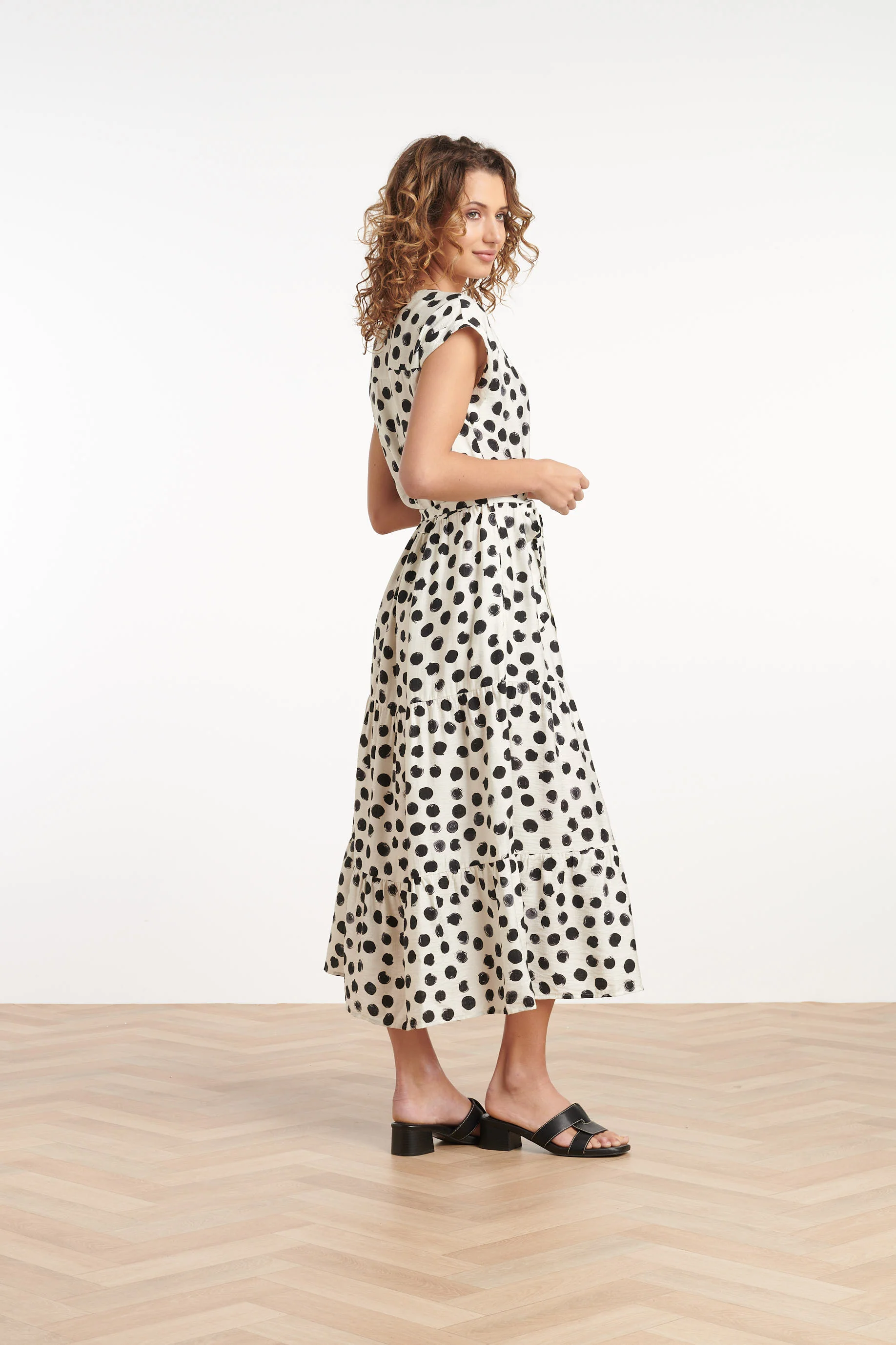 35104, Jurken | Off White - Black - Image 5
