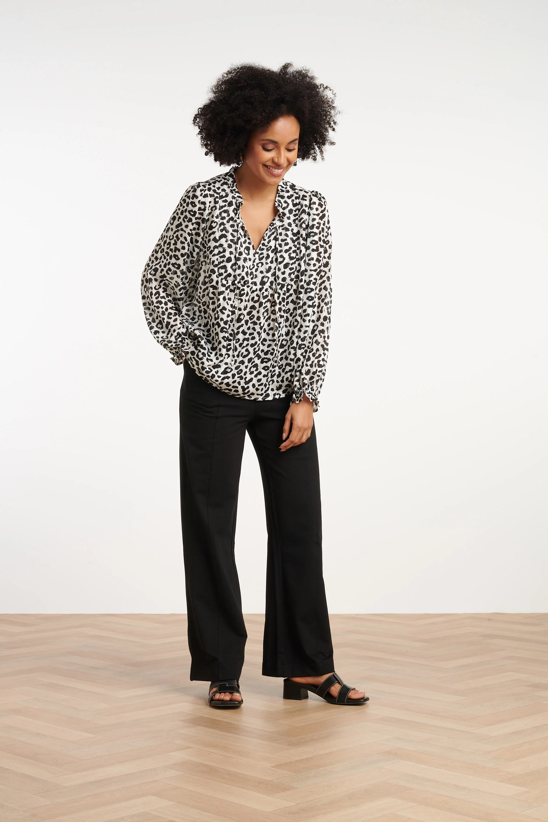 35111, Tops | White - Black - Image 3