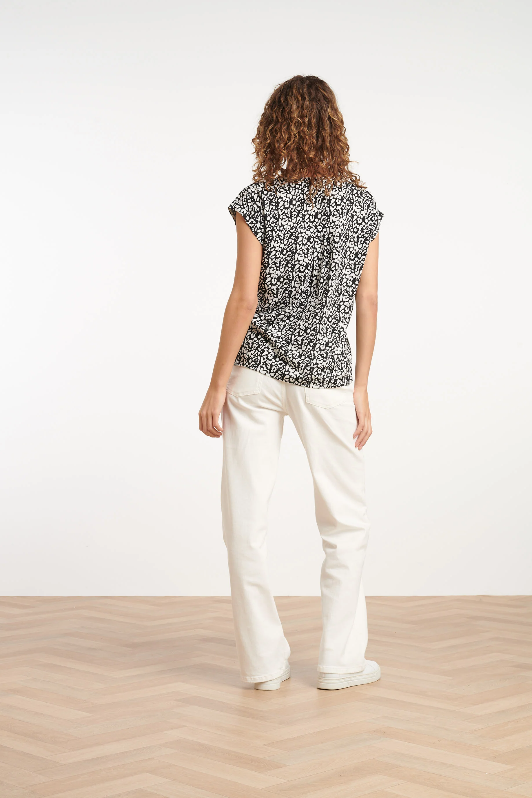 35121, Tops | Black - Off White - Image 6