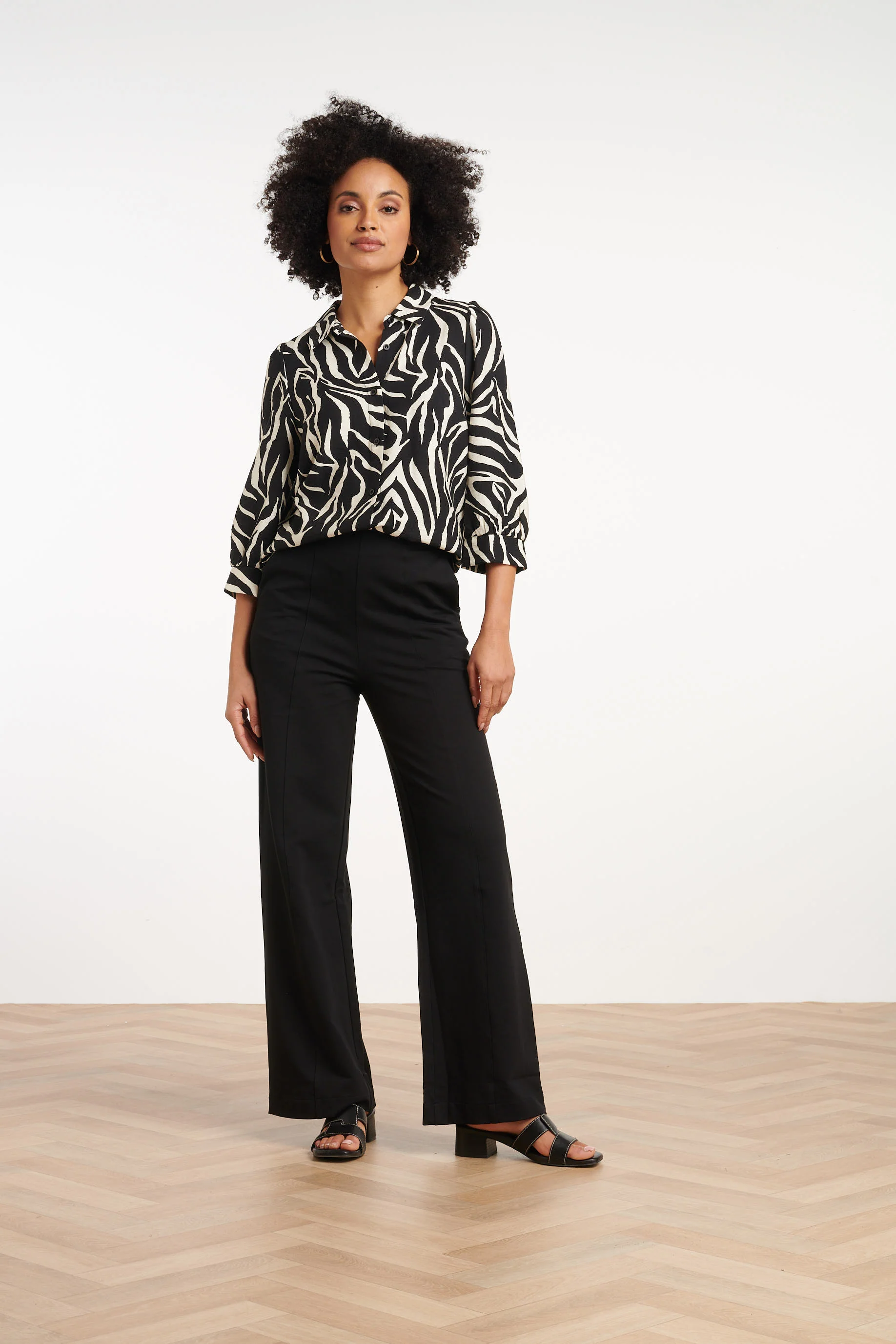35126, Tops | Black - Off White - Image 3