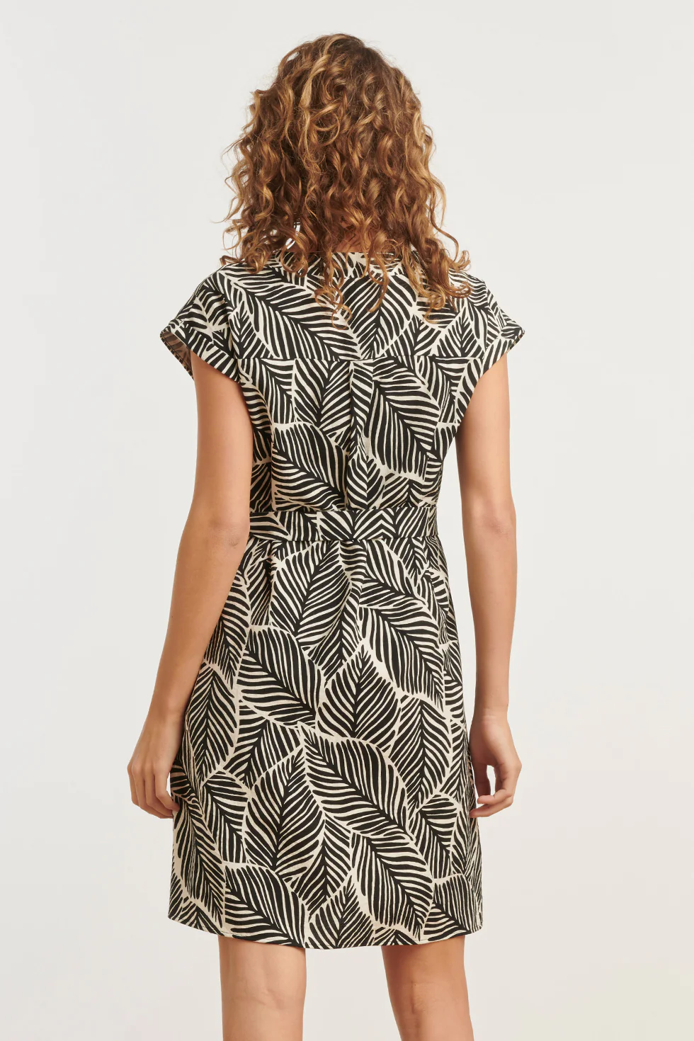 35141, Jurken | Off White - Black - Image 6