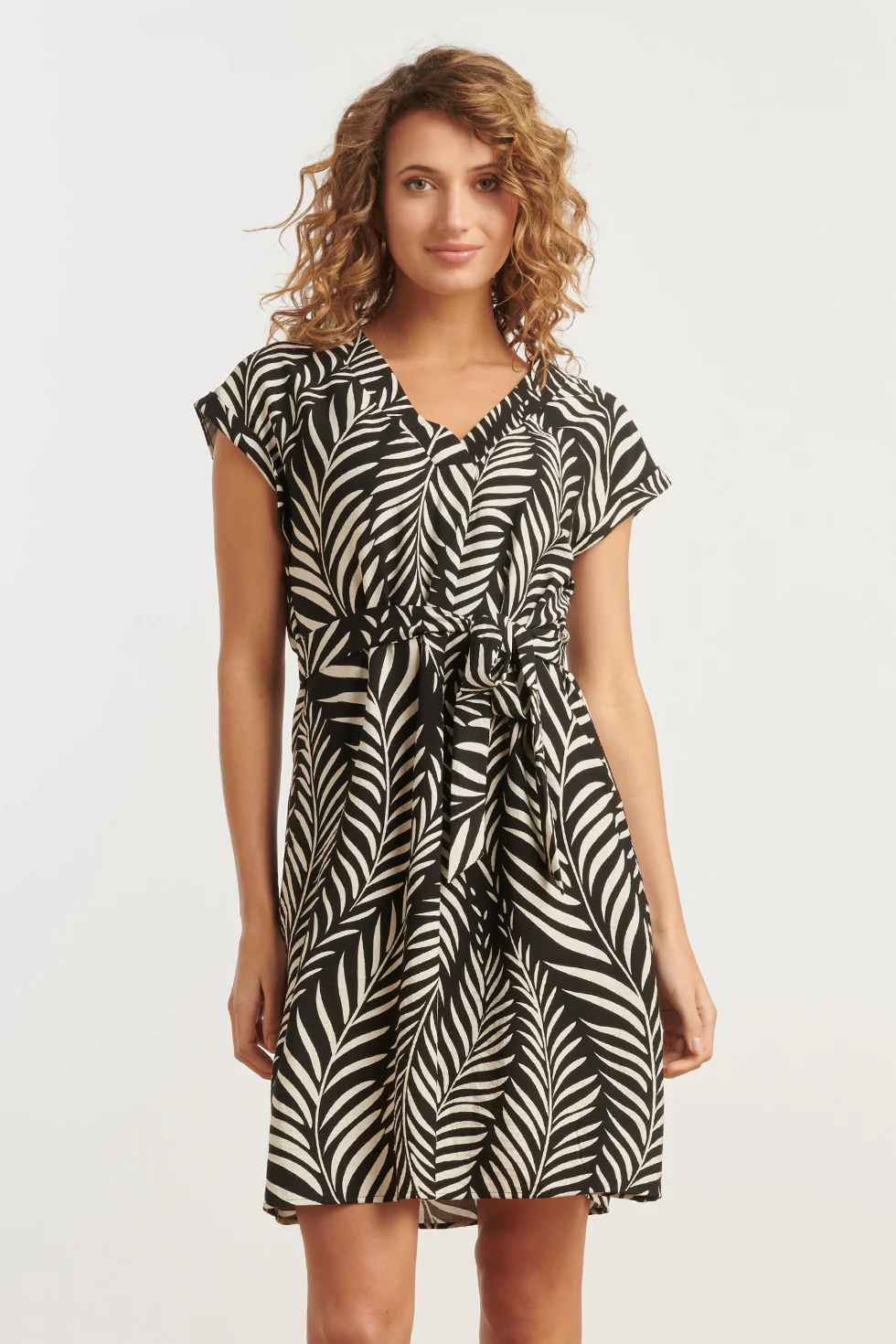 35147, Jurken | Black - Off White