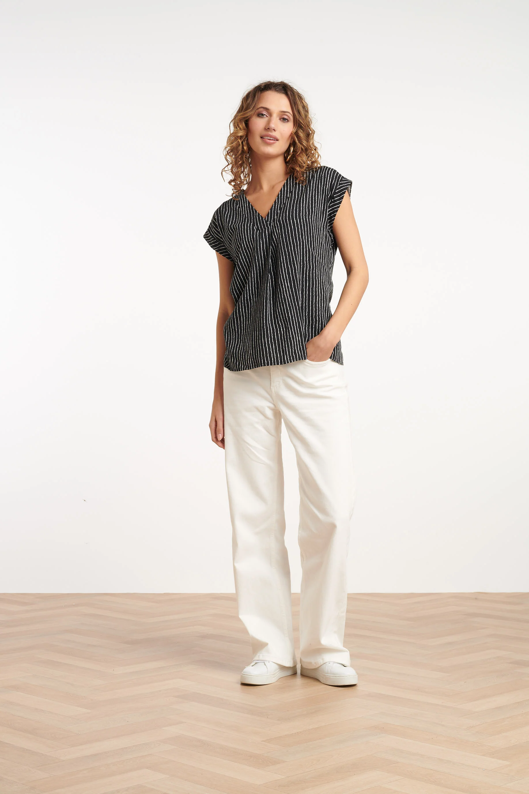 35150, Tops | Black - Off White - Image 3