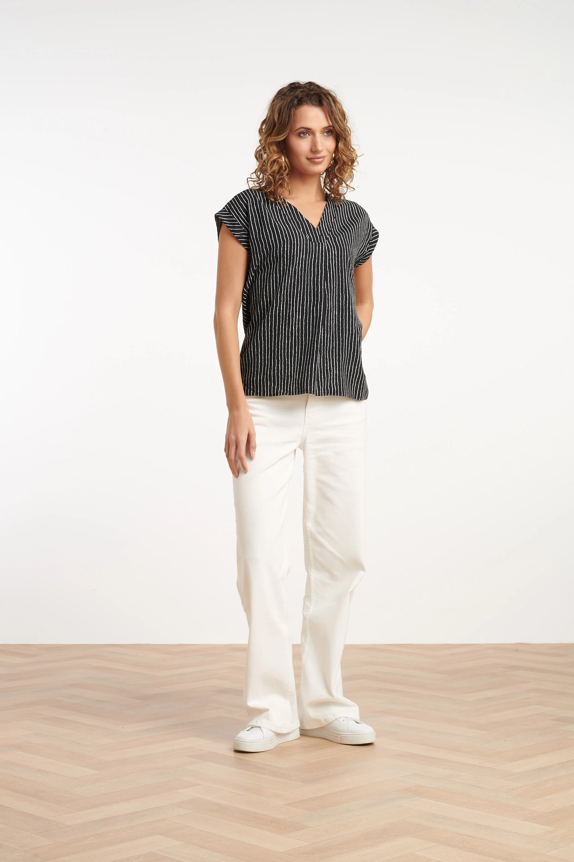 35150, Tops | Black - Off White - Image 4