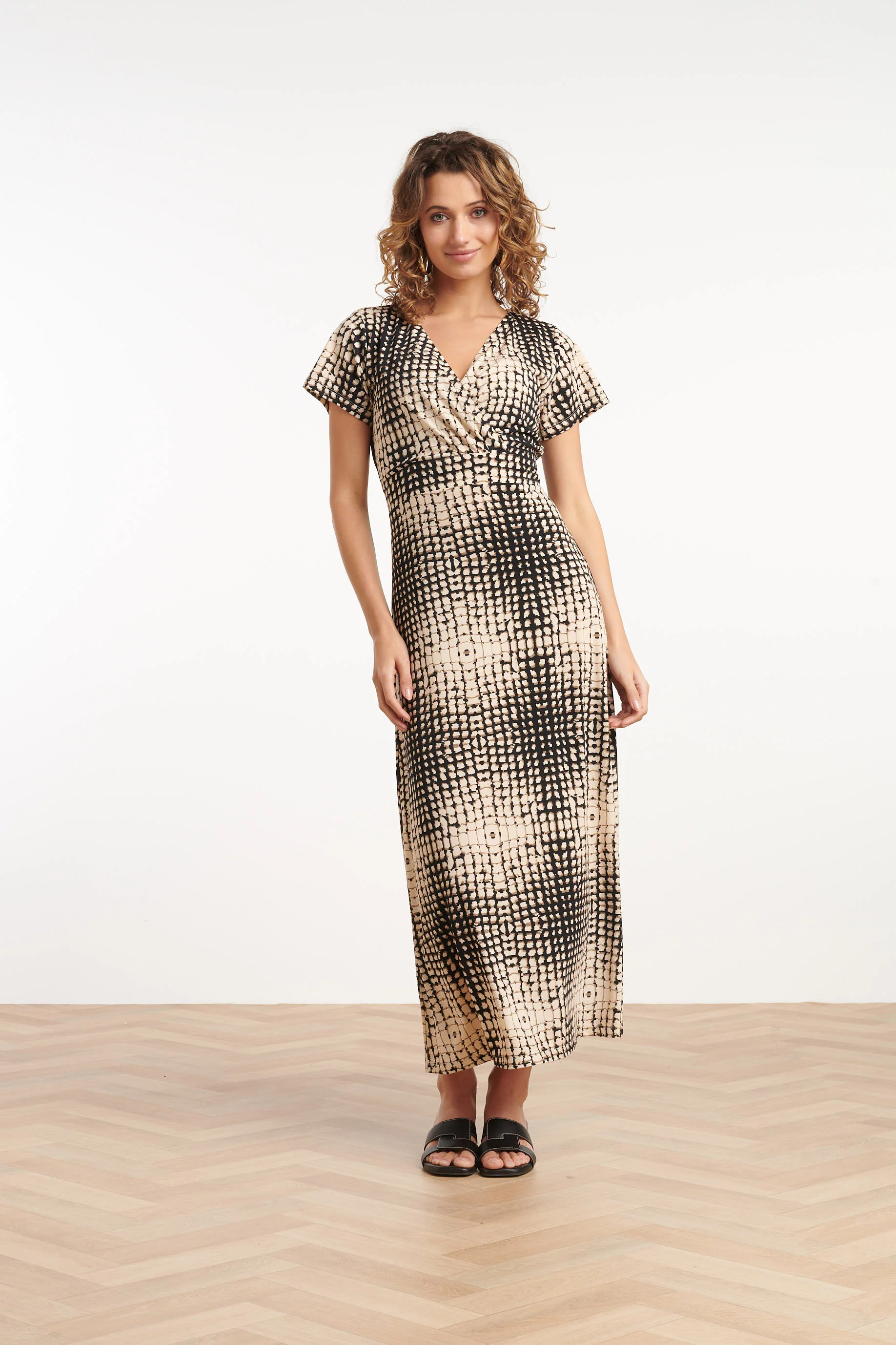 35151, Jurken | Black - Off White