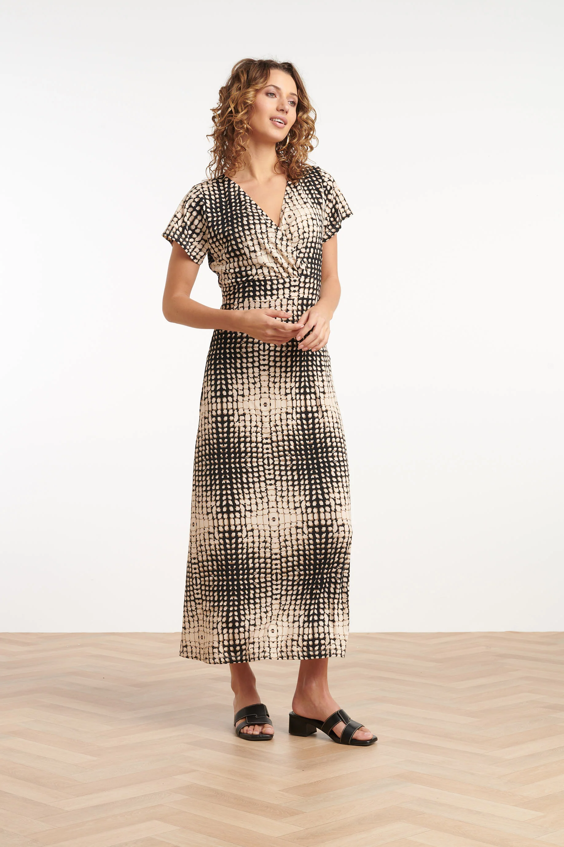 35151, Jurken | Black - Off White - Image 4