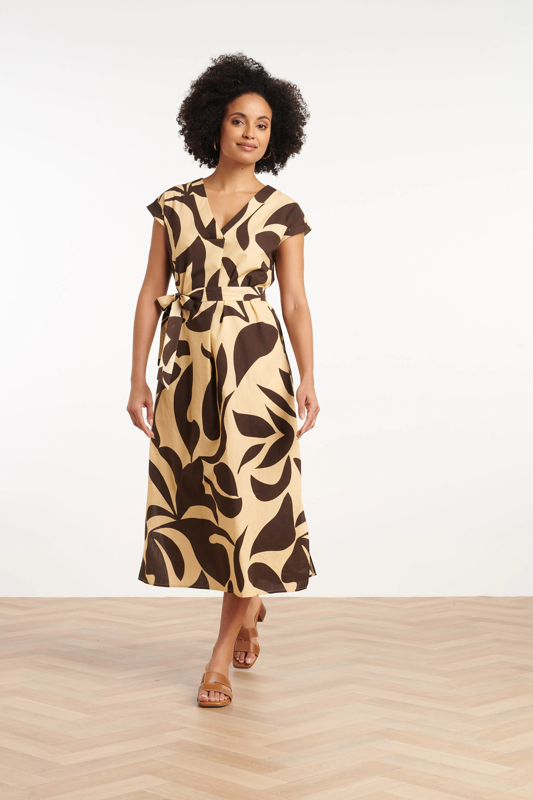 35167, Jurken | Sand - Black