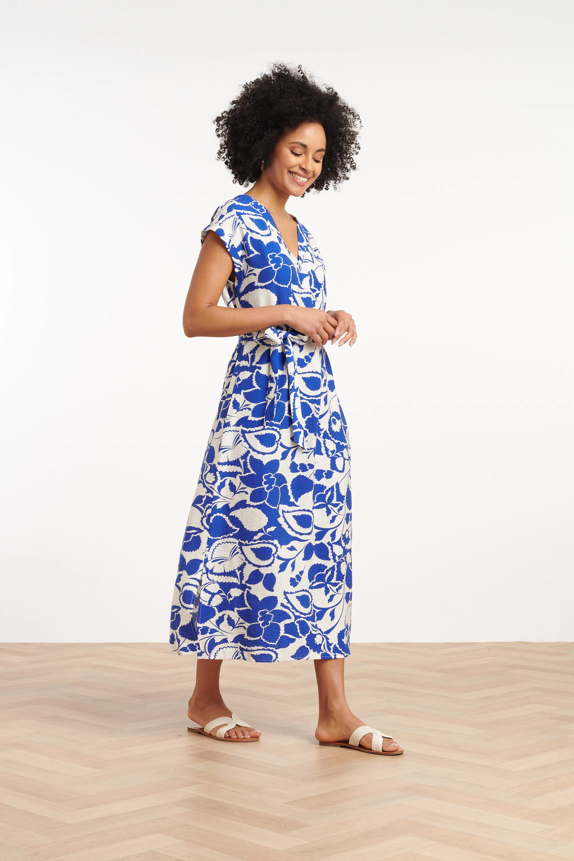 35172, Jurken | Off White - Cobalt - Image 4