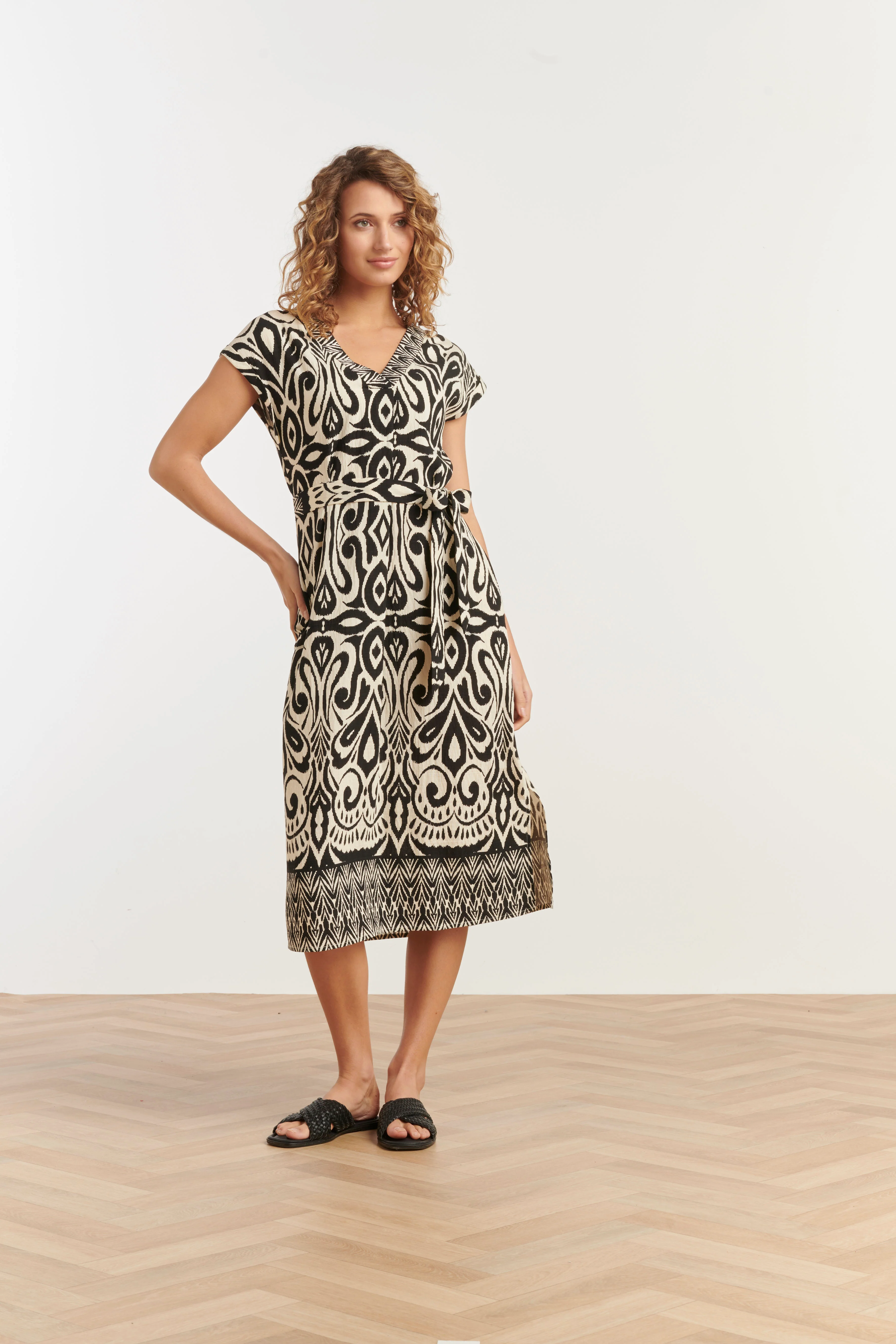 35176, Jurken | Off White - Black - Image 3