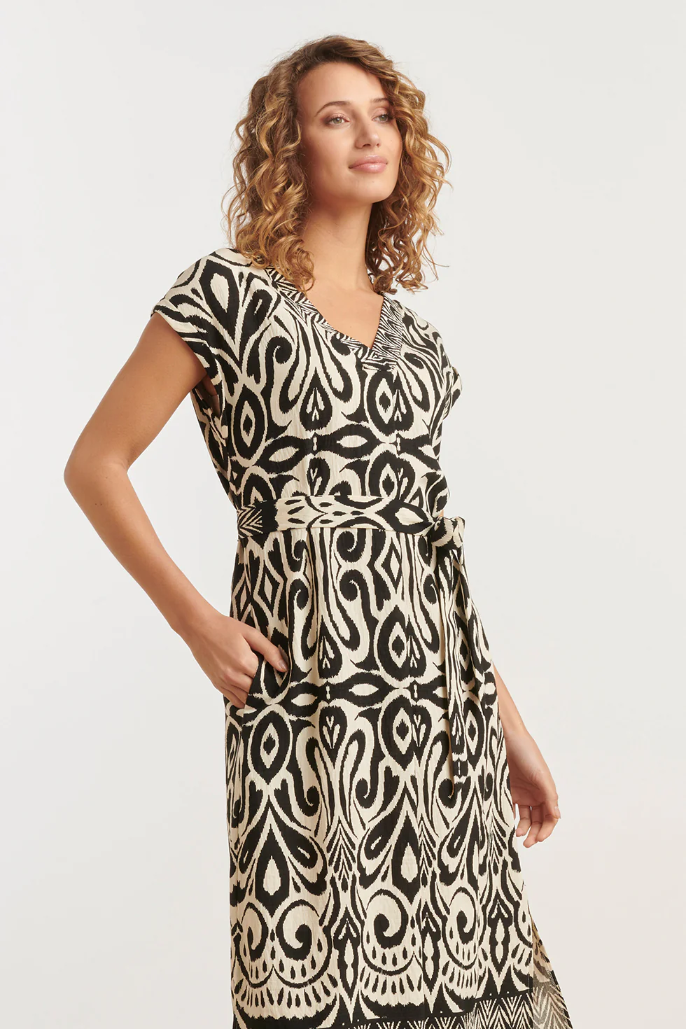 35176, Jurken | Off White - Black - Image 4