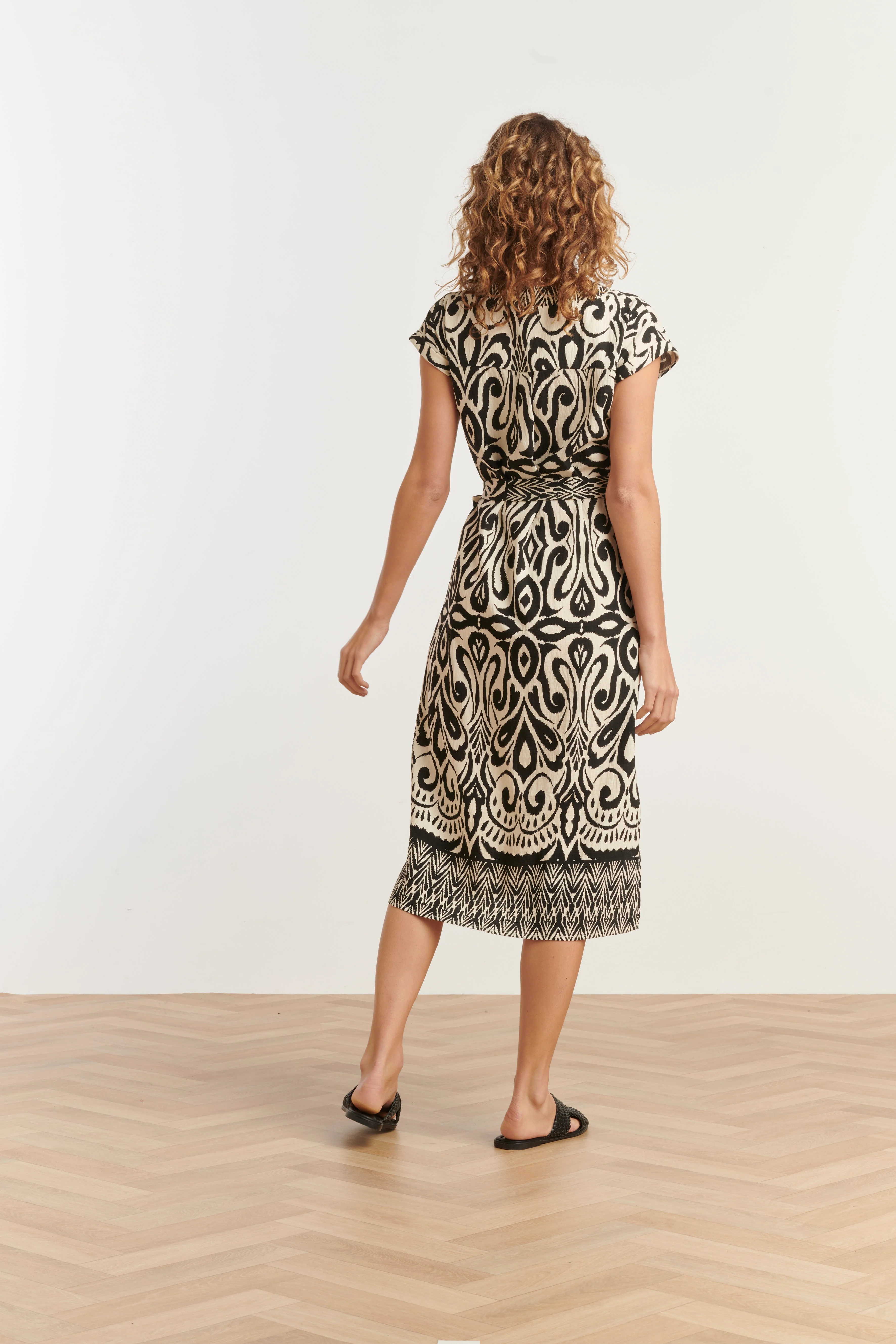 35176, Jurken | Off White - Black - Image 6