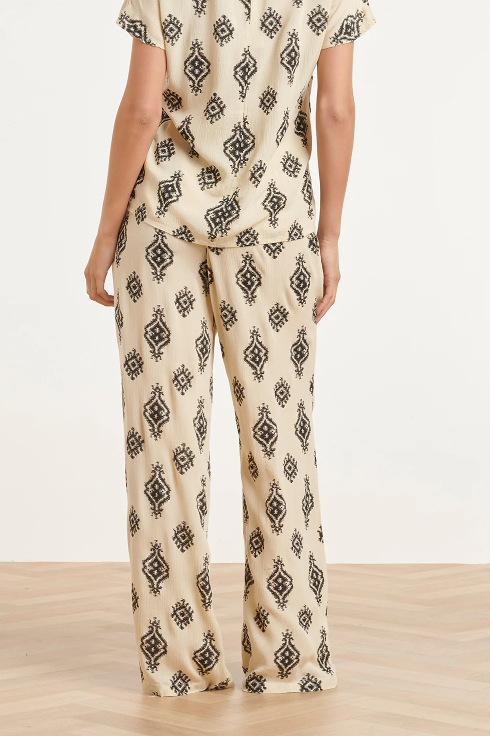 Beige Broek Met Zwarte Aztec Print | Black White - Image 6