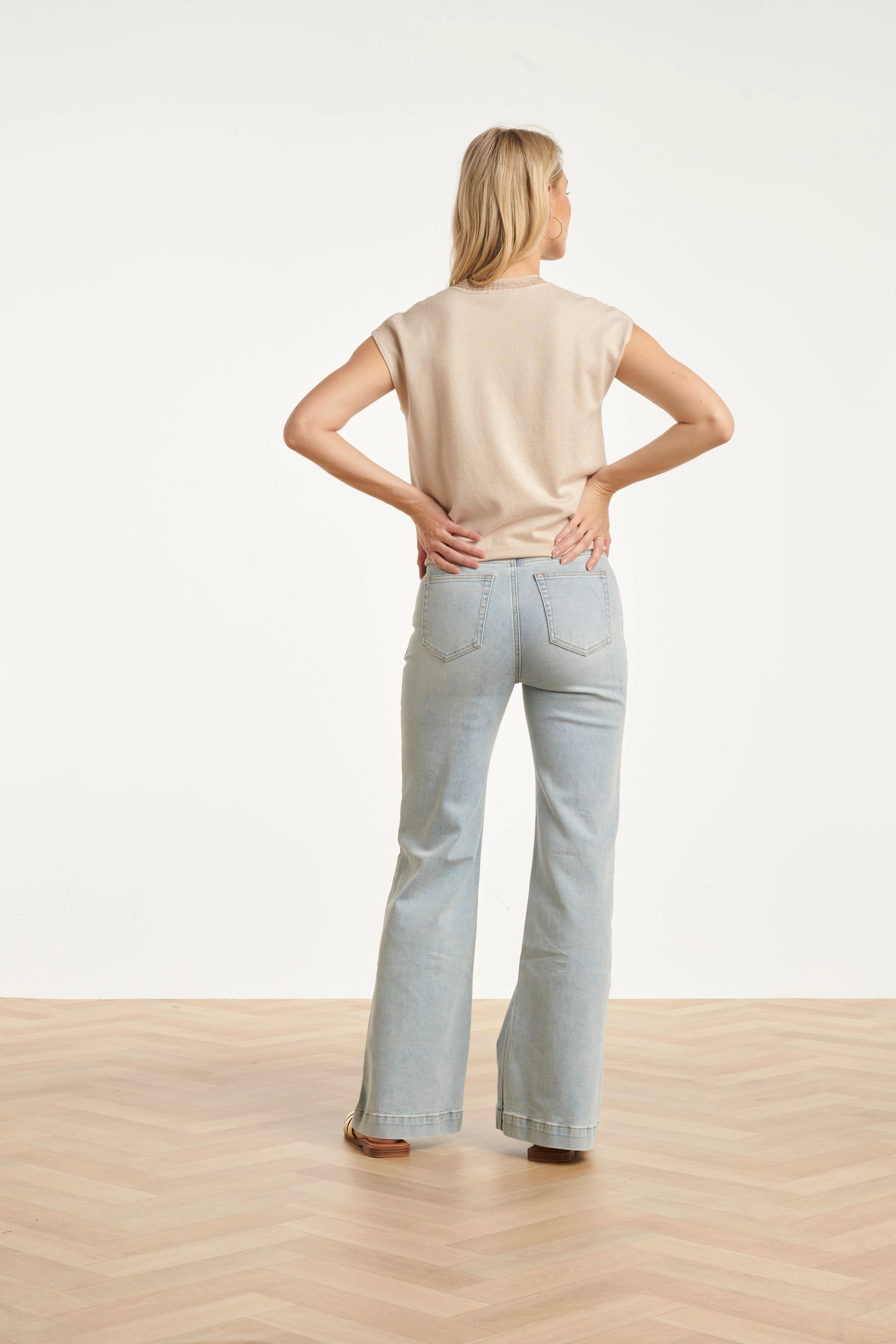 Beige Gebreide Top Met Subtiele Glans En Pailletten Hals | Sand - Image 11