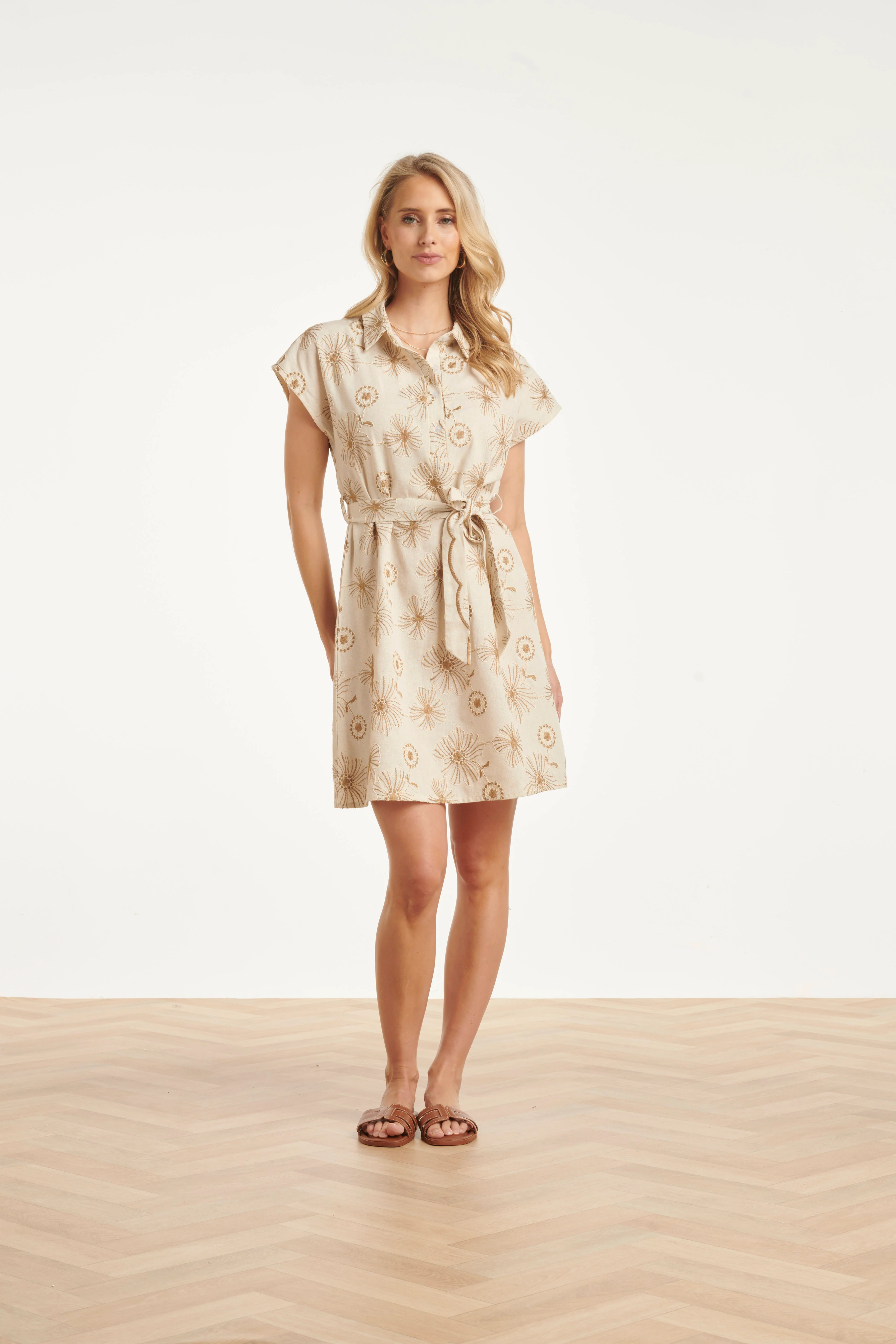 Beige Jurk Met Geborduurde Bloemen En Tailleceintuur | Sand - Dark Sand - Image 6