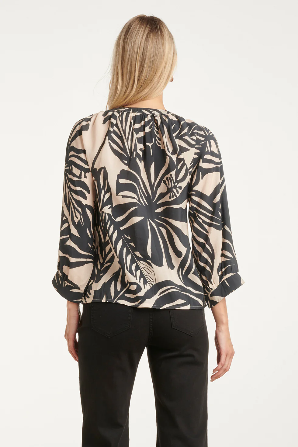 Blouse Met Bladprint En Knoopdetails In Zwart En Ecru | Off White - Black - Image 12