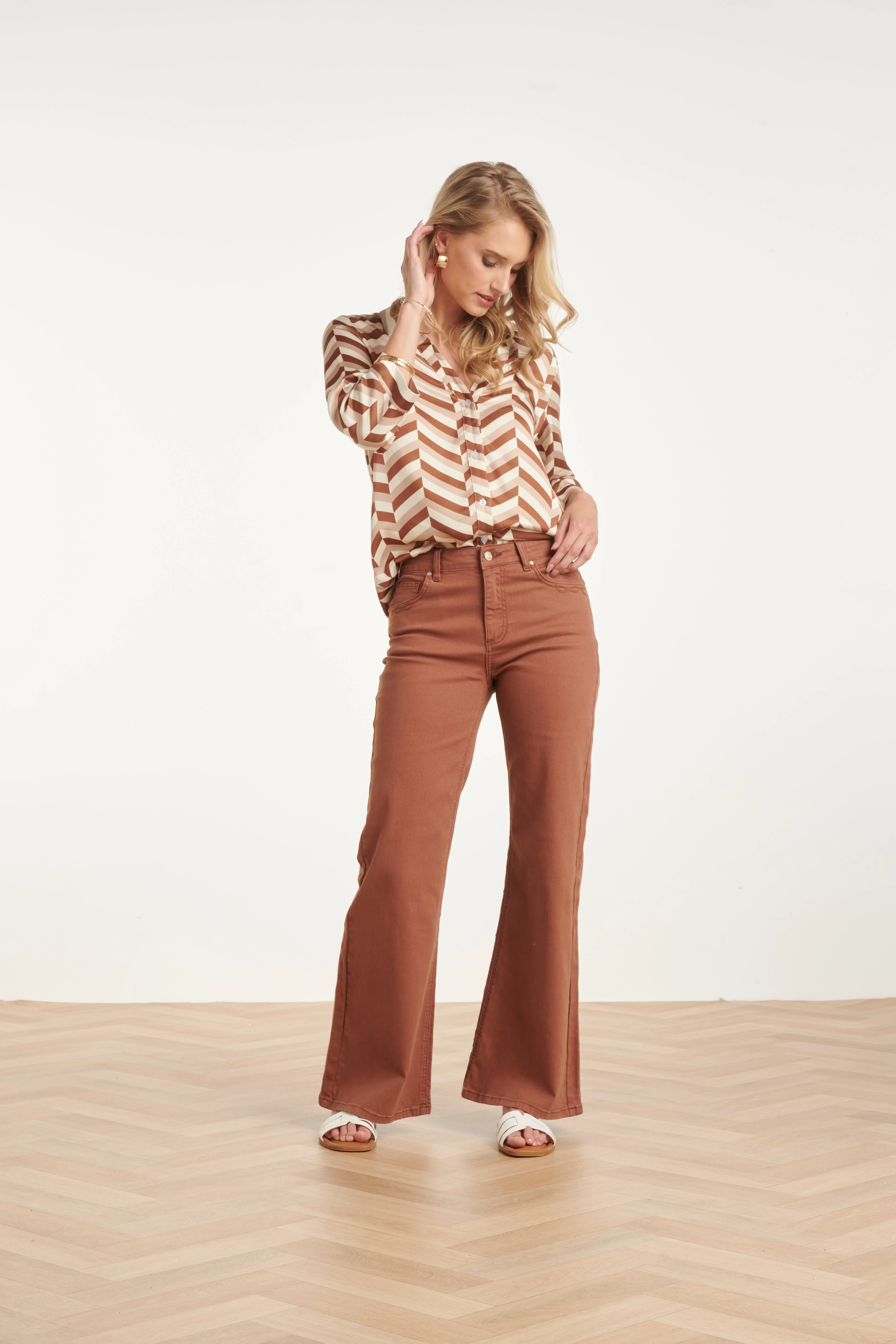 Blouse Met Grafische Chevron Print | Brown - Dark Sand - Image 3