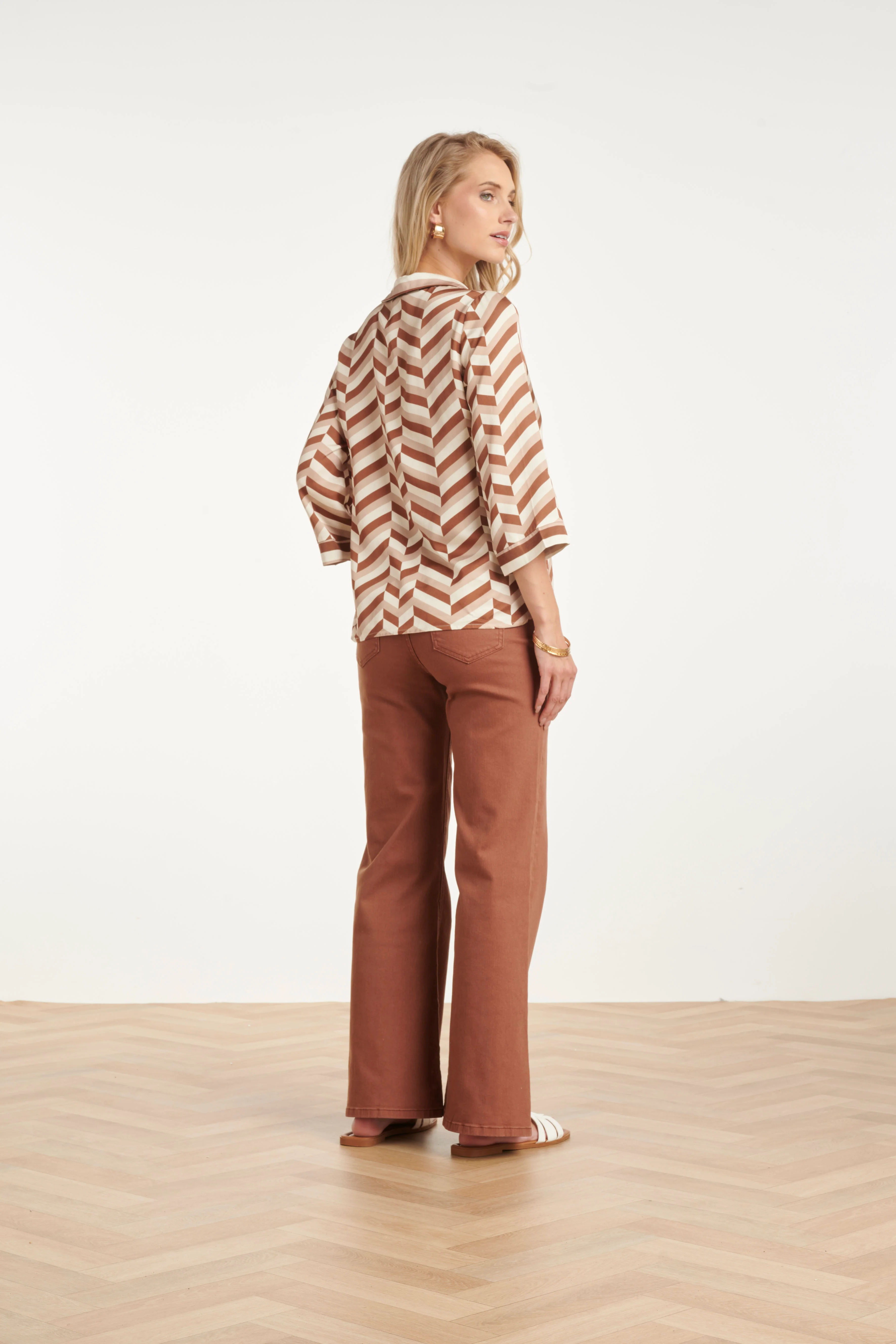Blouse Met Grafische Chevron Print | Brown - Dark Sand - Image 5