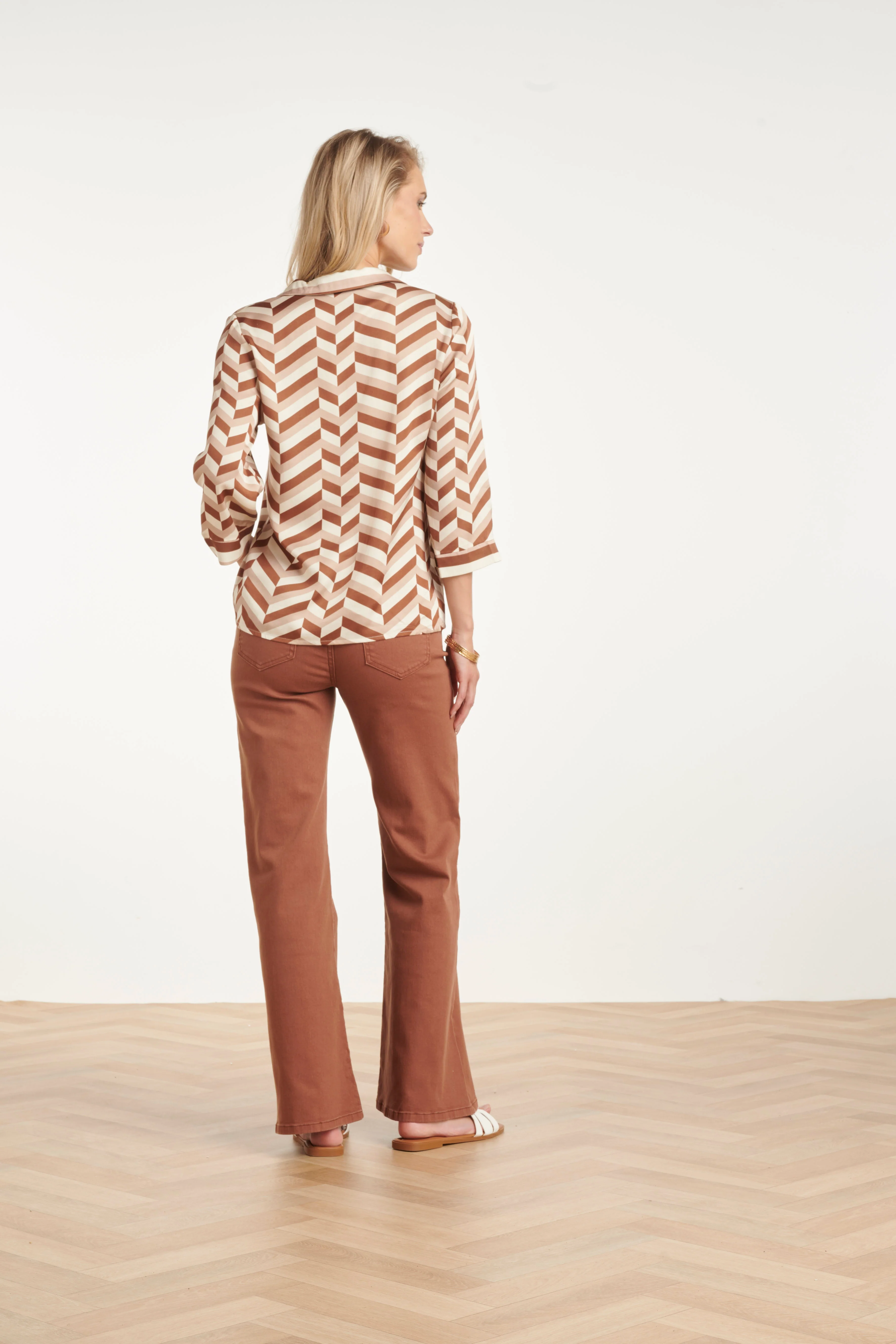 Blouse Met Grafische Chevron Print | Brown - Dark Sand - Image 8