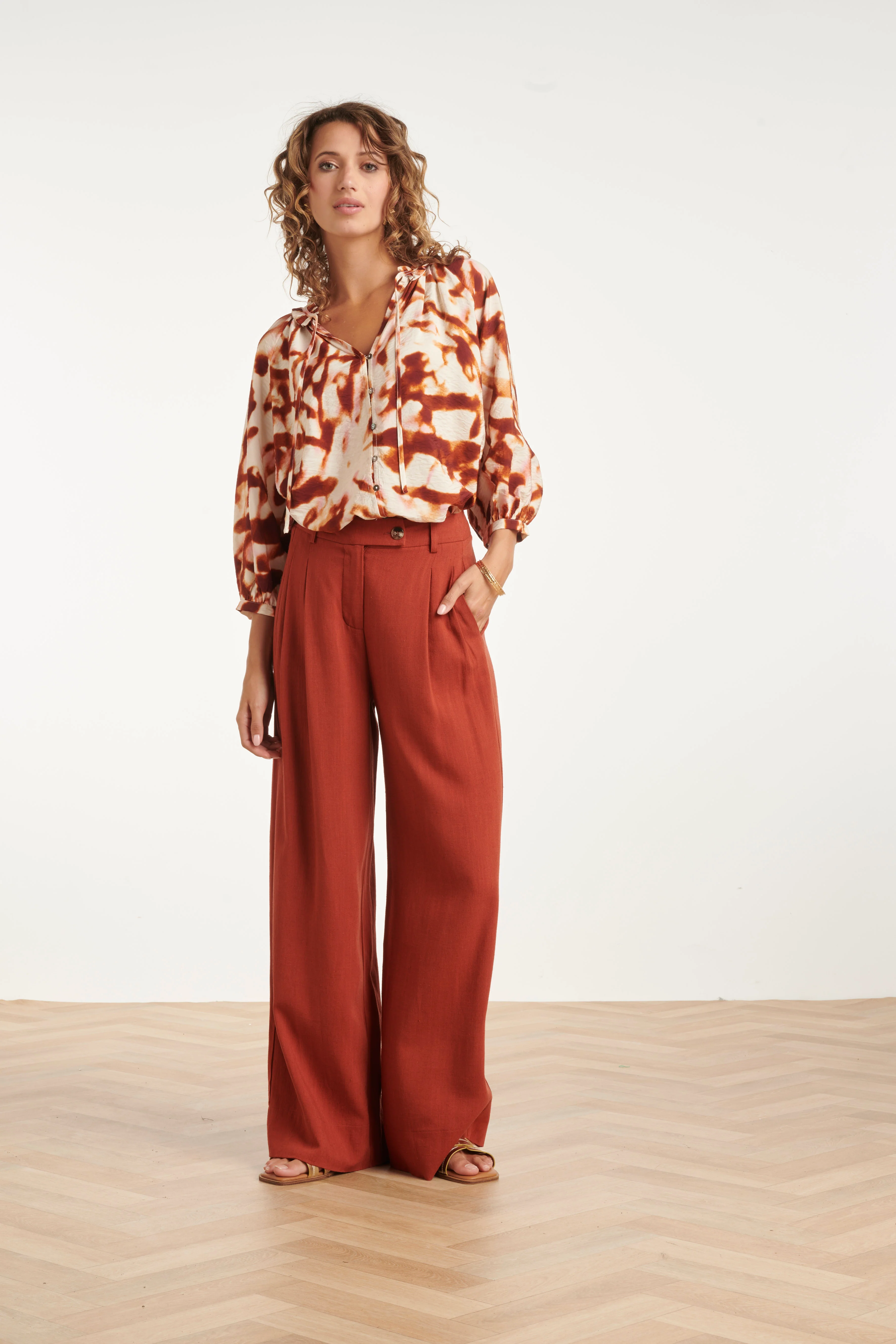 Blouse Met Tie-Dye Look En Ruches In Bruin En Roze | Brique - Muticolour - Image 3