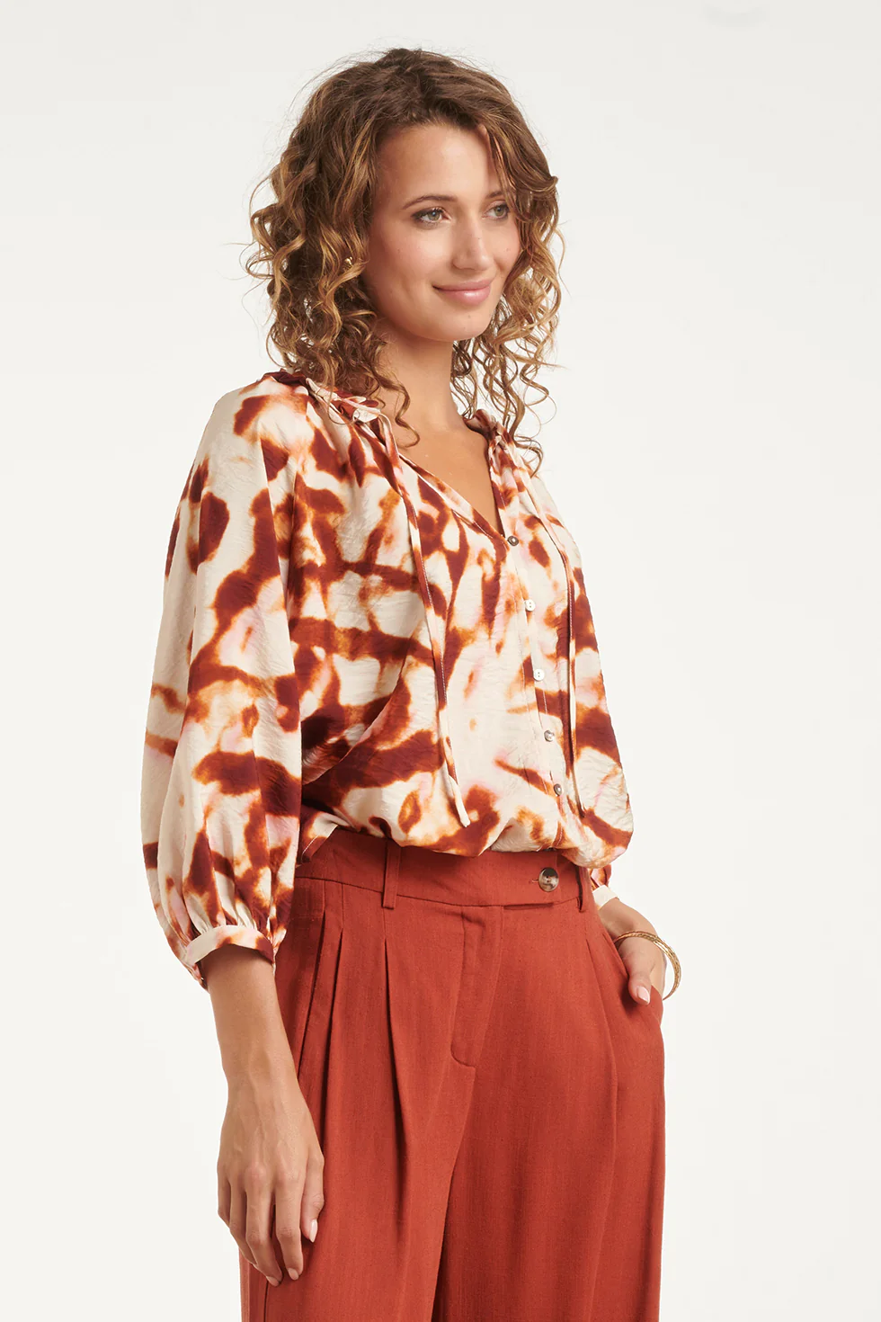 Blouse Met Tie-Dye Look En Ruches In Bruin En Roze | Brique - Muticolour - Image 4