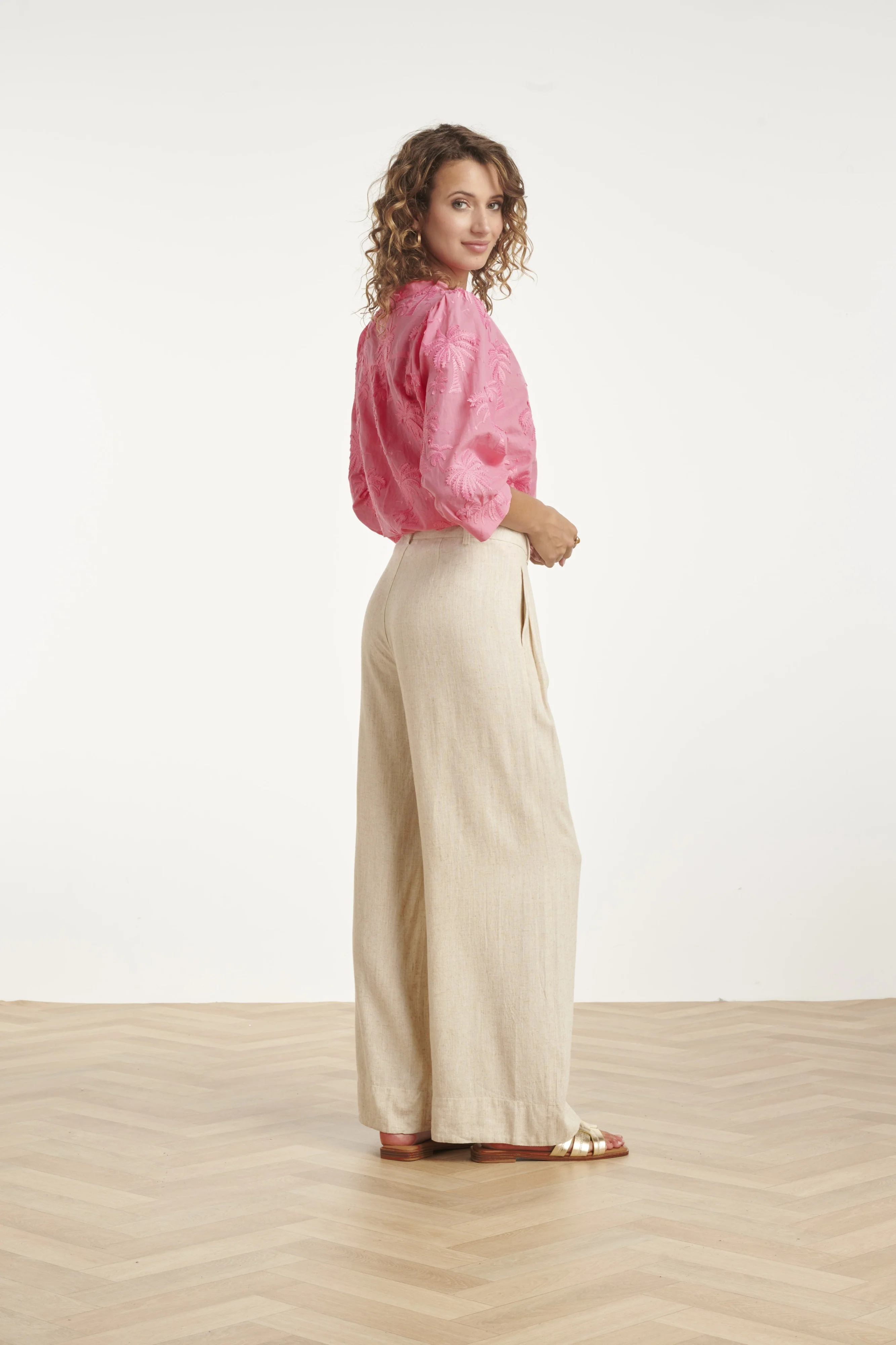Blouse Met Tropisch Palmborduursel | Old Pink - Image 5
