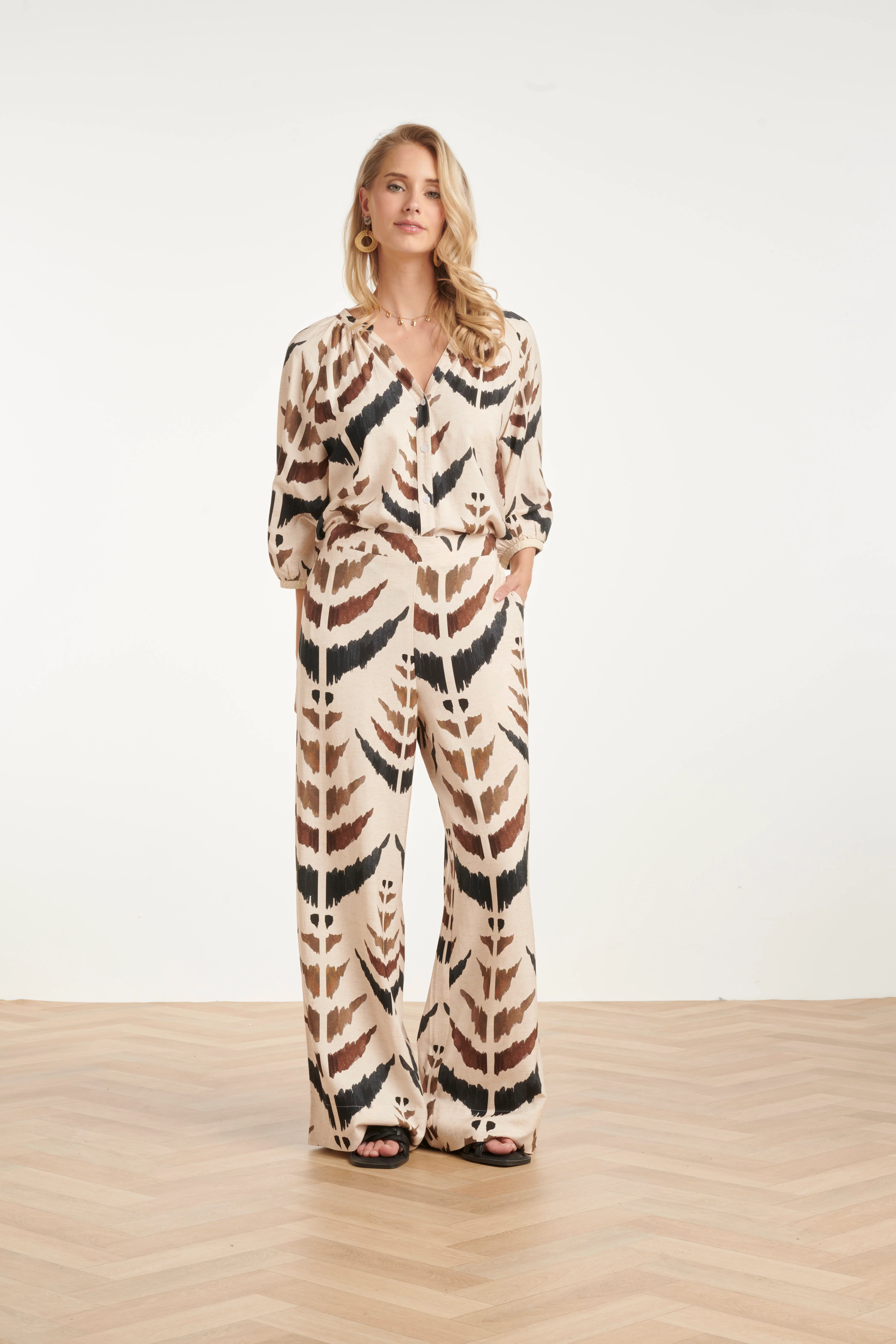 Blouse Met V-Hals En Grafische Aztec Print | Sand - Muticolour - Image 3