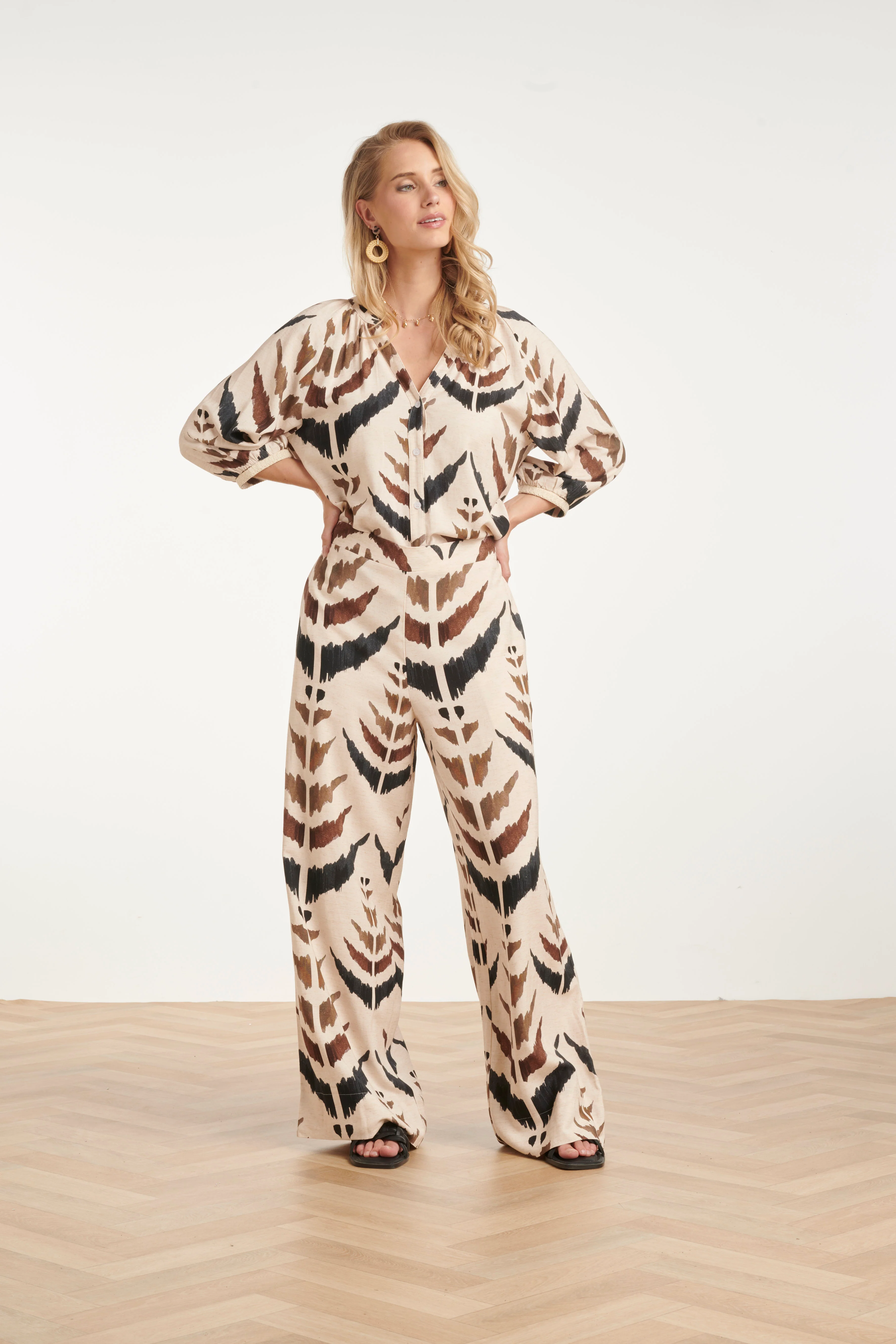 Blouse Met V-Hals En Grafische Aztec Print | Sand - Muticolour - Image 8