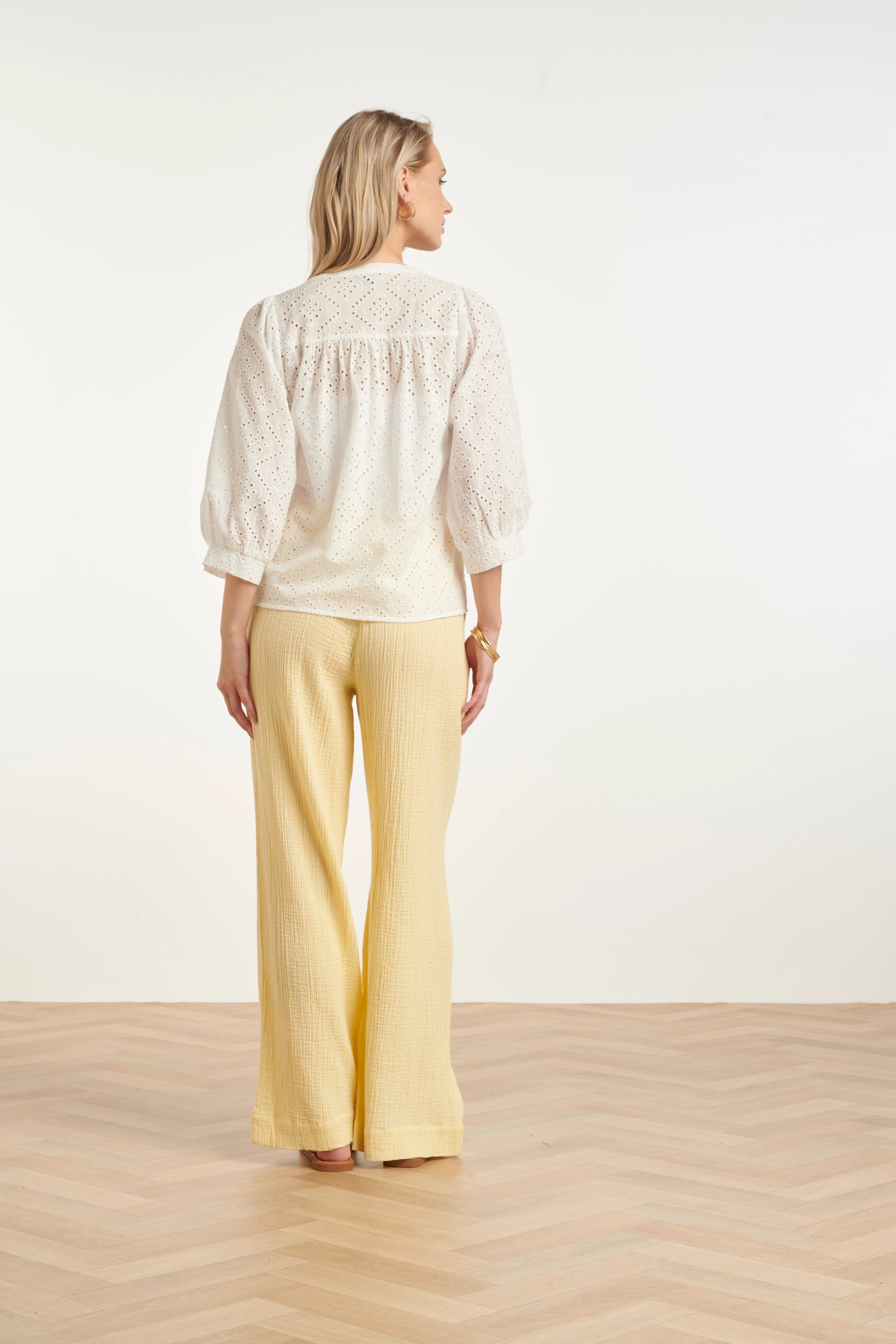Broderie Blouse Met Knoopsluiting En Driekwart Mouwen | White - Image 9
