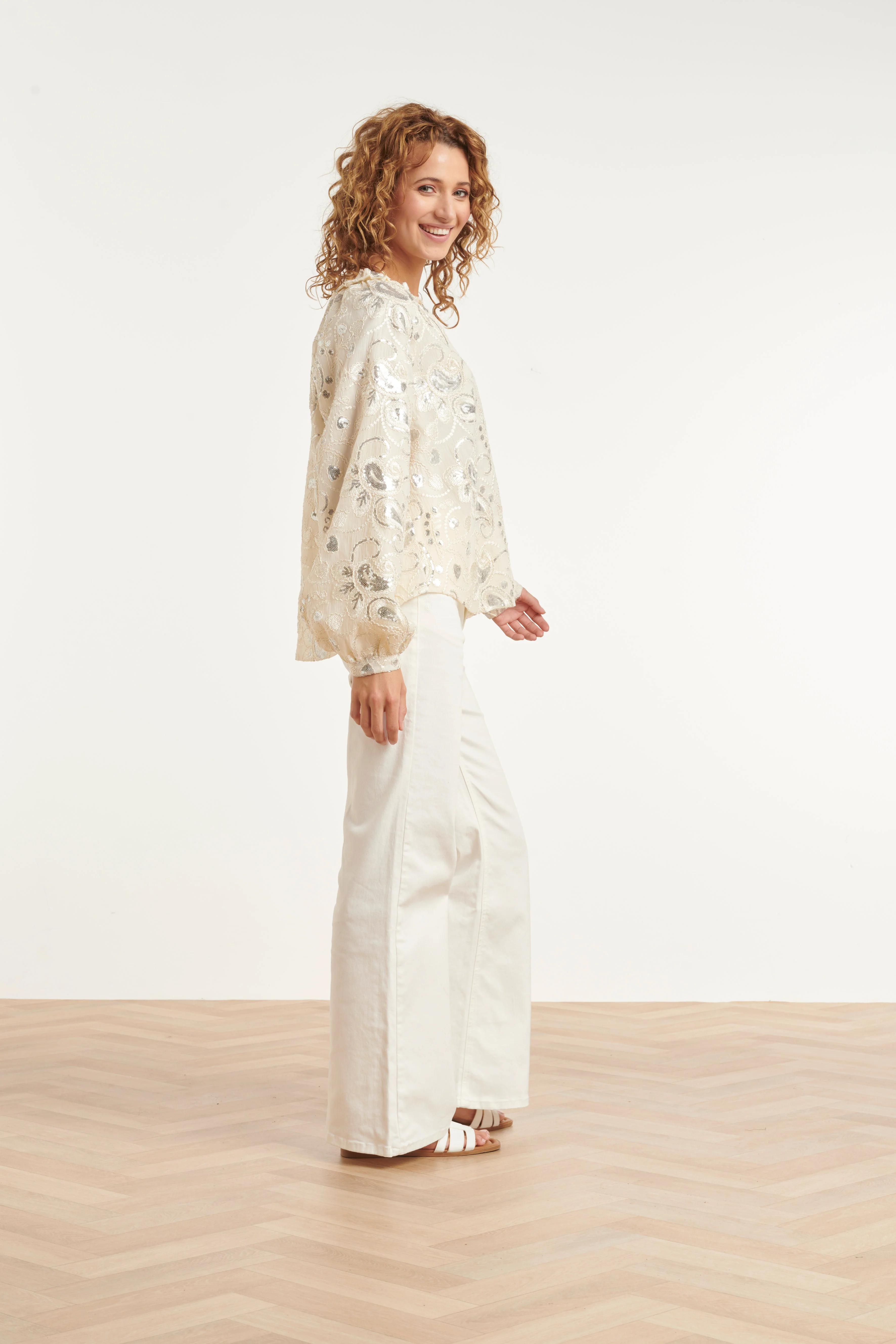 Champagnekleurige Blouse Met Pailletten En Ruffles | Off White - Image 5