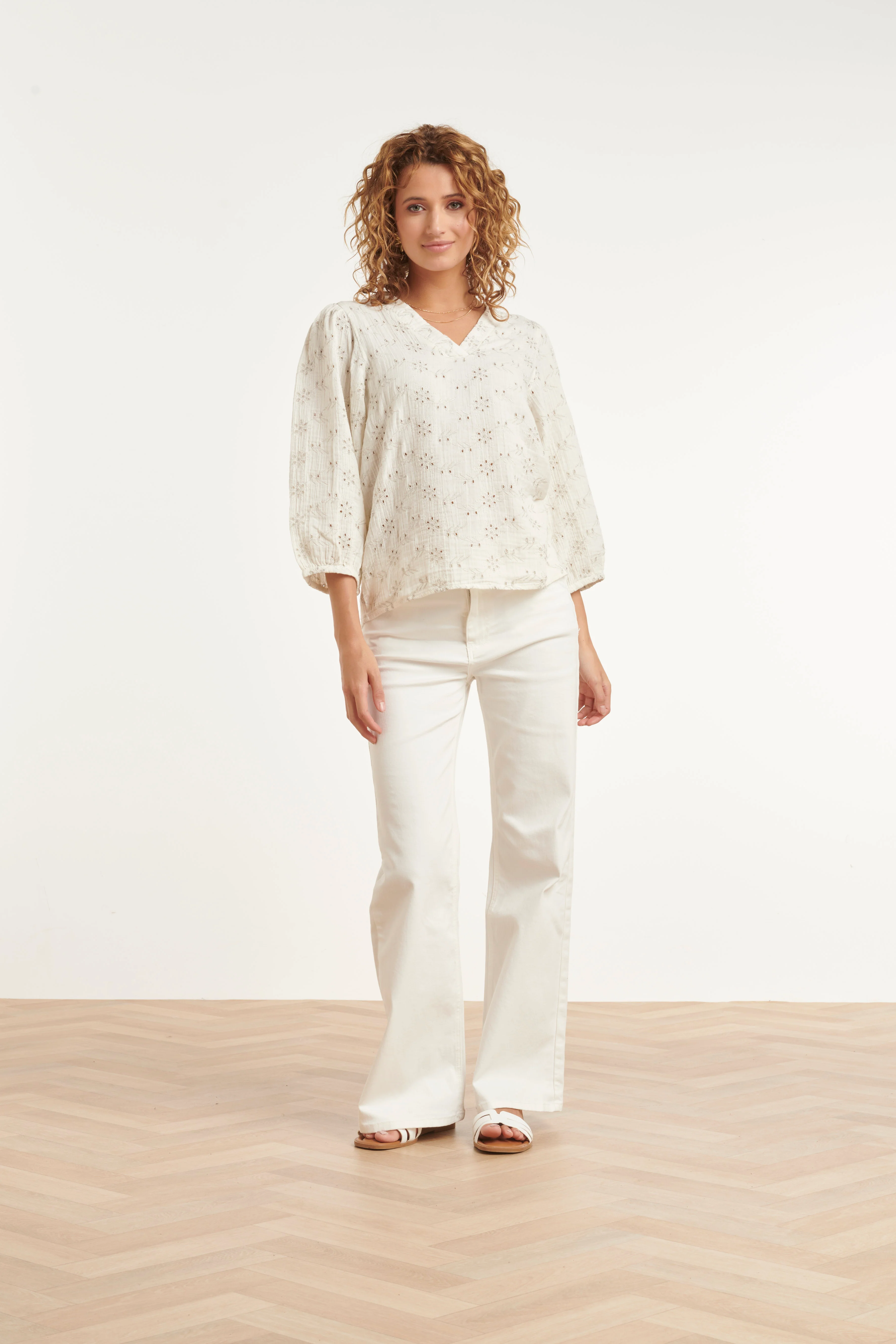 Crème Blouse Met Fijne Bloemenprint En V-Hals | Off White - Image 3