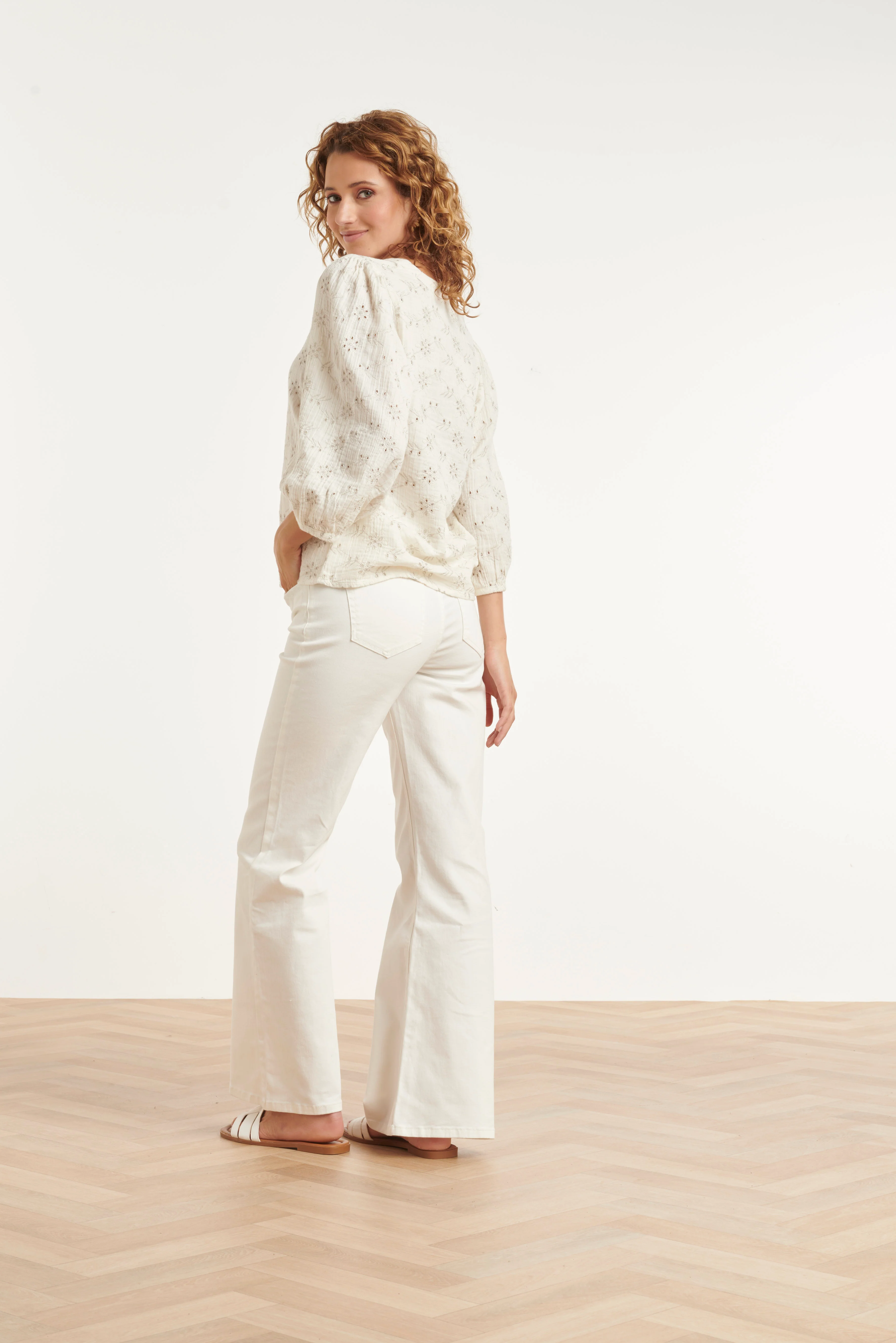 Crème Blouse Met Fijne Bloemenprint En V-Hals | Off White - Image 5