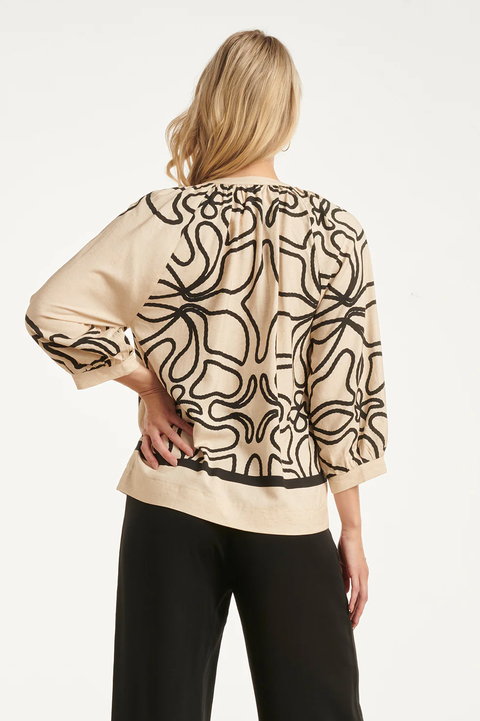 Crème Blouse Met Zwart Grafisch Patroon | Sand - Black - Image 12