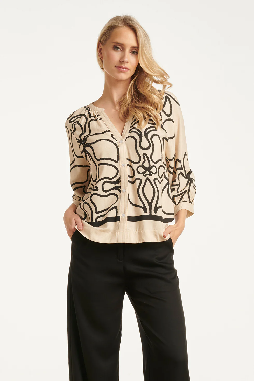 Crème Blouse Met Zwart Grafisch Patroon | Sand - Black - Image 2