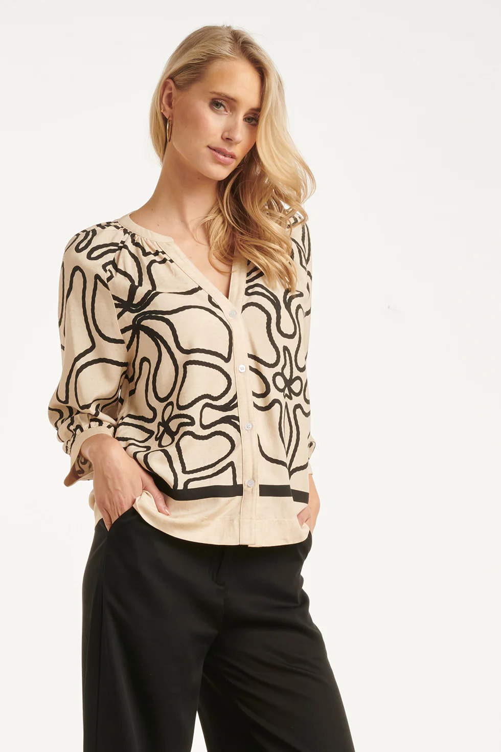 Crème Blouse Met Zwart Grafisch Patroon | Sand - Black - Image 8
